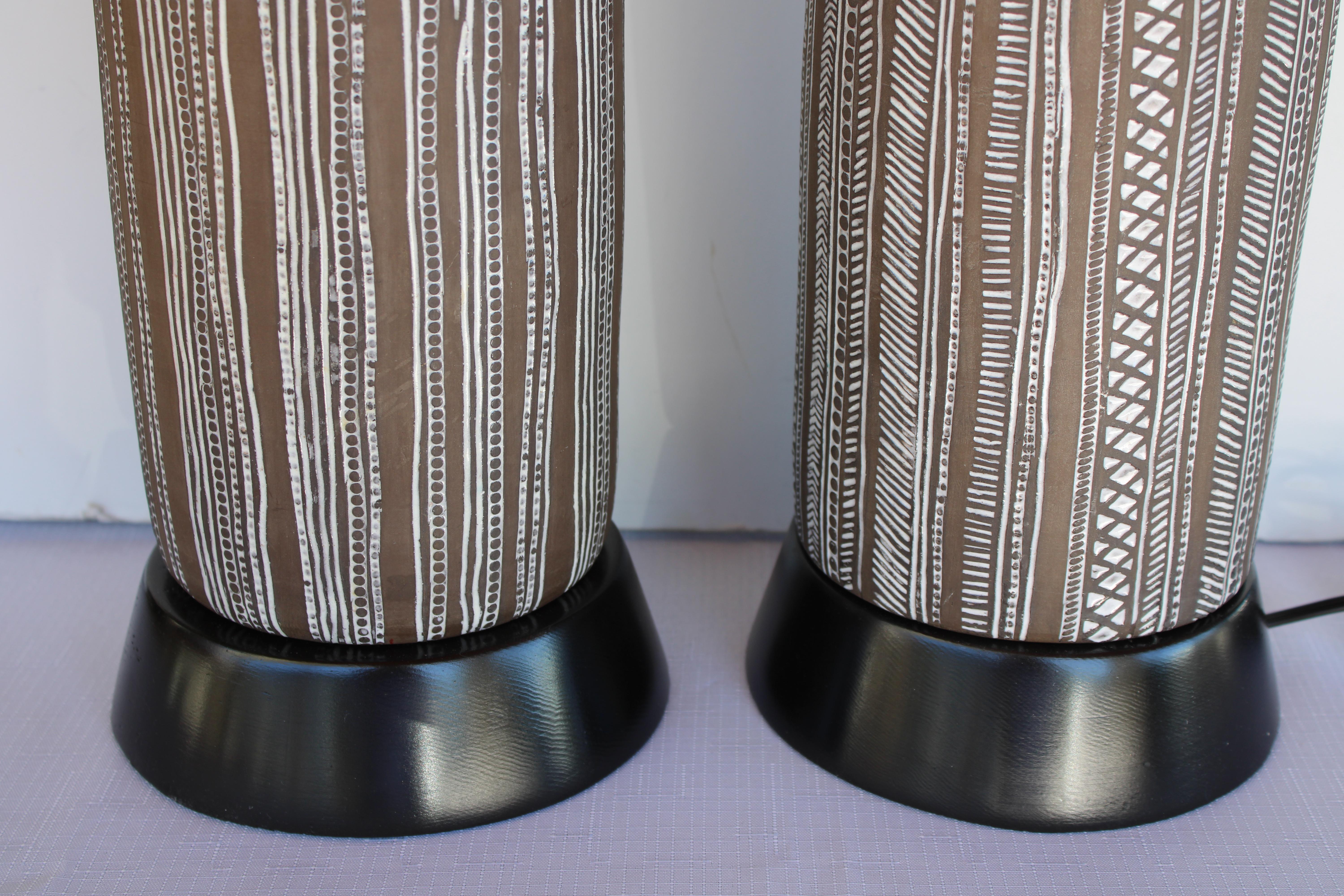 Milieu du XXe siècle Paire de lampes par Meister Zurich de Suisse (sgraffito) en vente