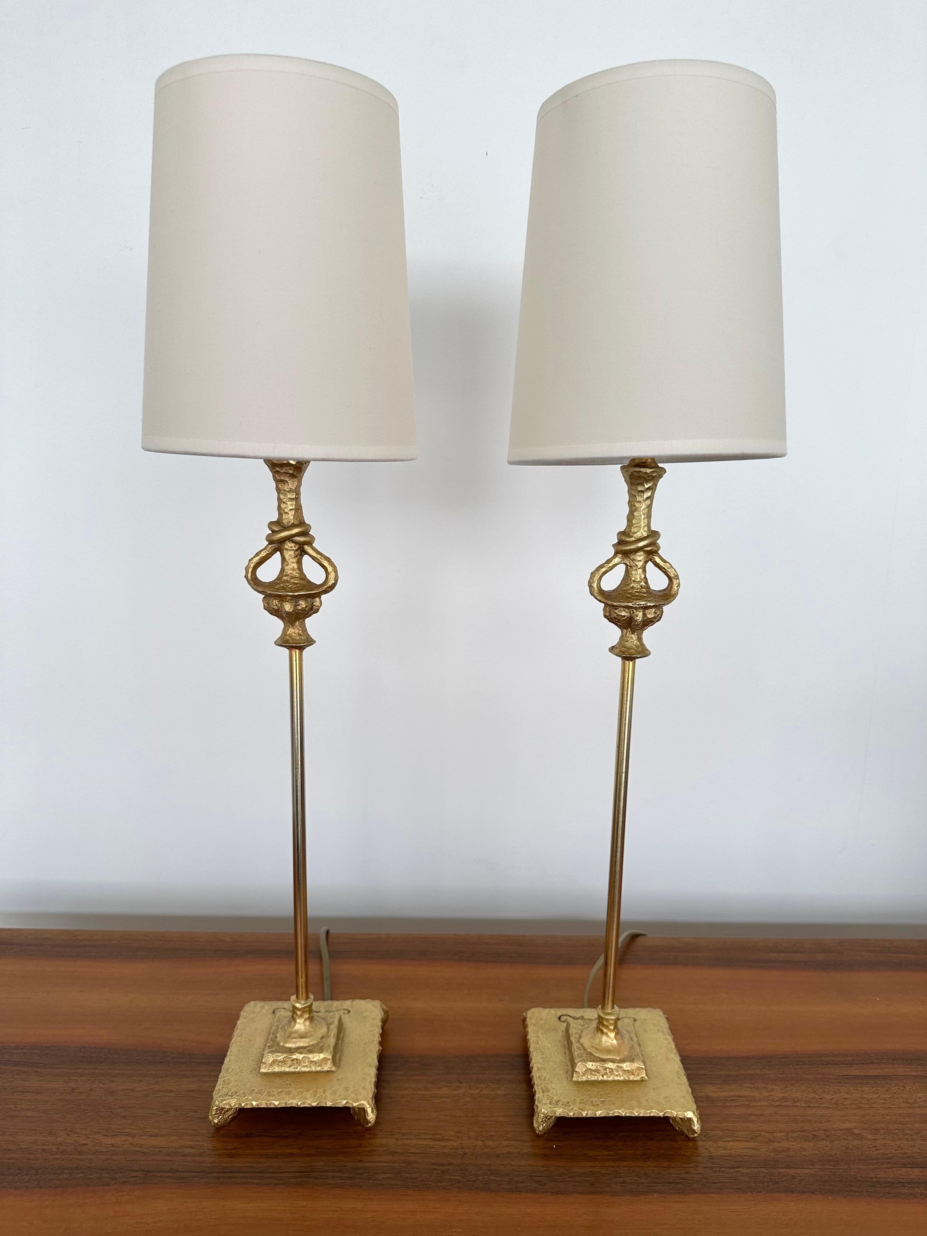 Pair of table or bedside lamps in gilt gilding metal, bronze style by Nicolas Dewael for Fondica. Sign Dewäel on base. Famous artist who have worked for the manufacture like Mathias, Stéphane Galerneau, Pierre Casenove. In the style of Mid-Century