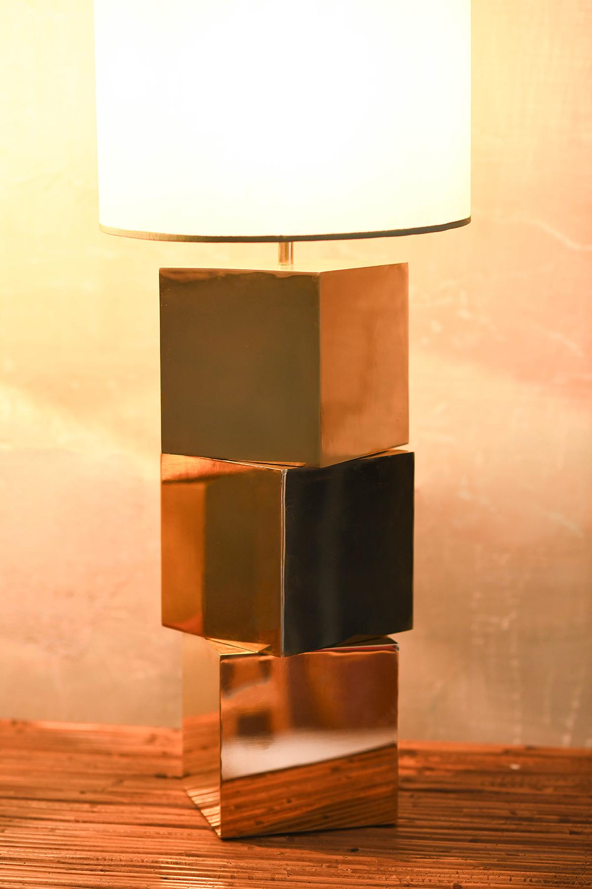 Pair of lamps designed by Umberto Mantineo with brass modules  In Good Condition For Sale In Roma, RM