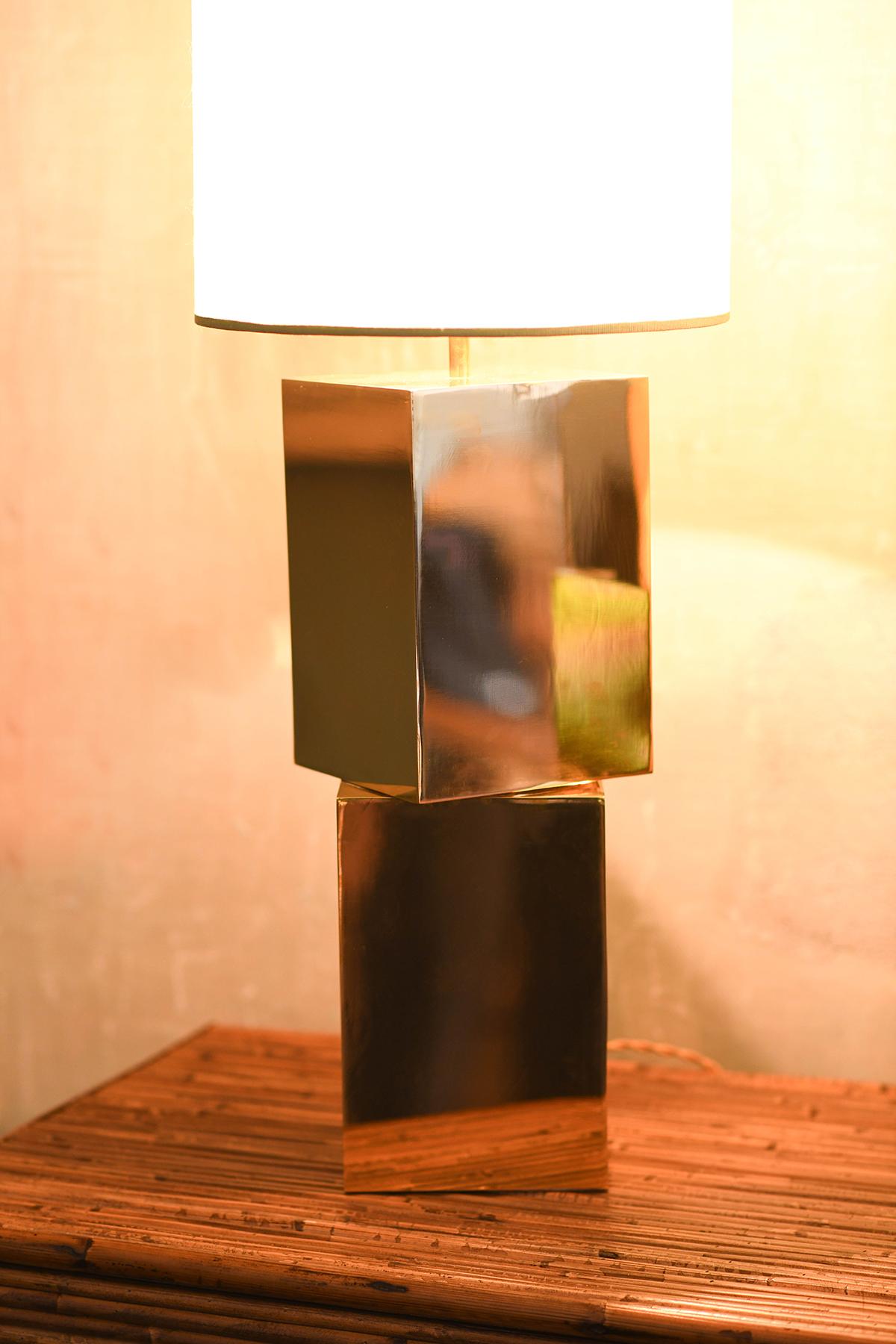 Contemporary Pair of lamps designed by Umberto Mantineo with brass modules  For Sale