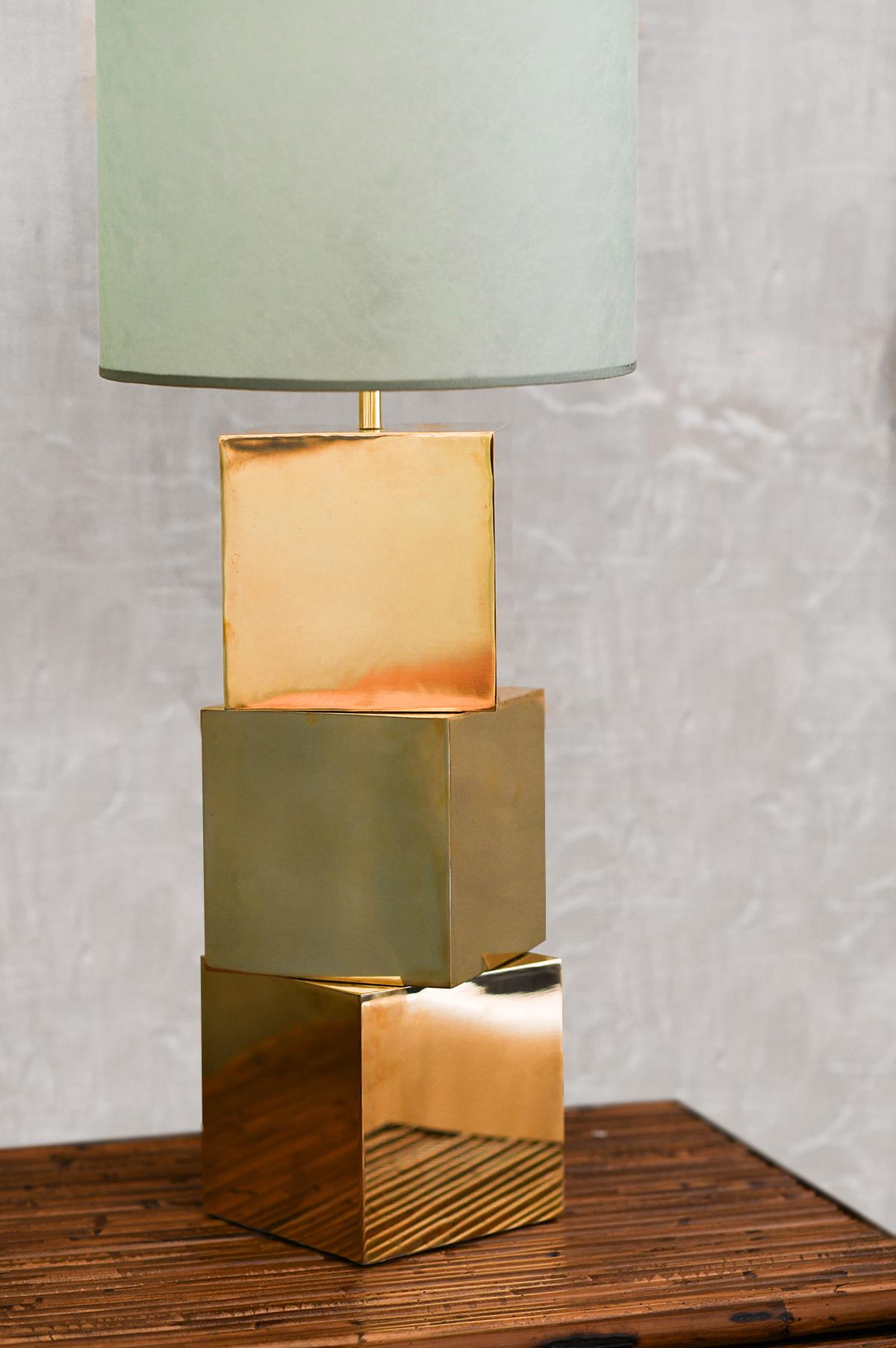 Pair of lamps designed by Umberto Mantineo with brass modules  For Sale 1
