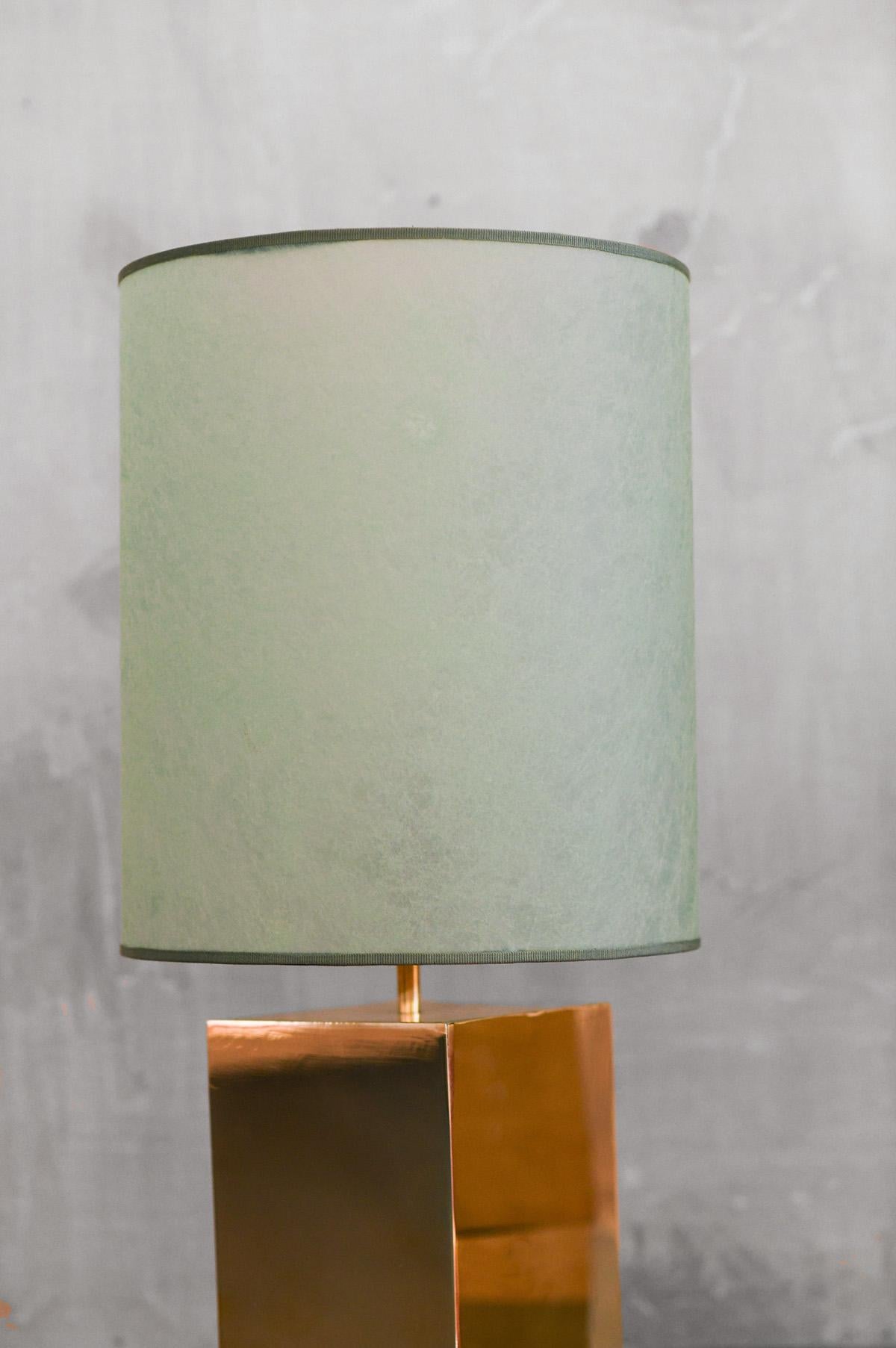 Pair of lamps designed by Umberto Mantineo with brass modules  For Sale 3