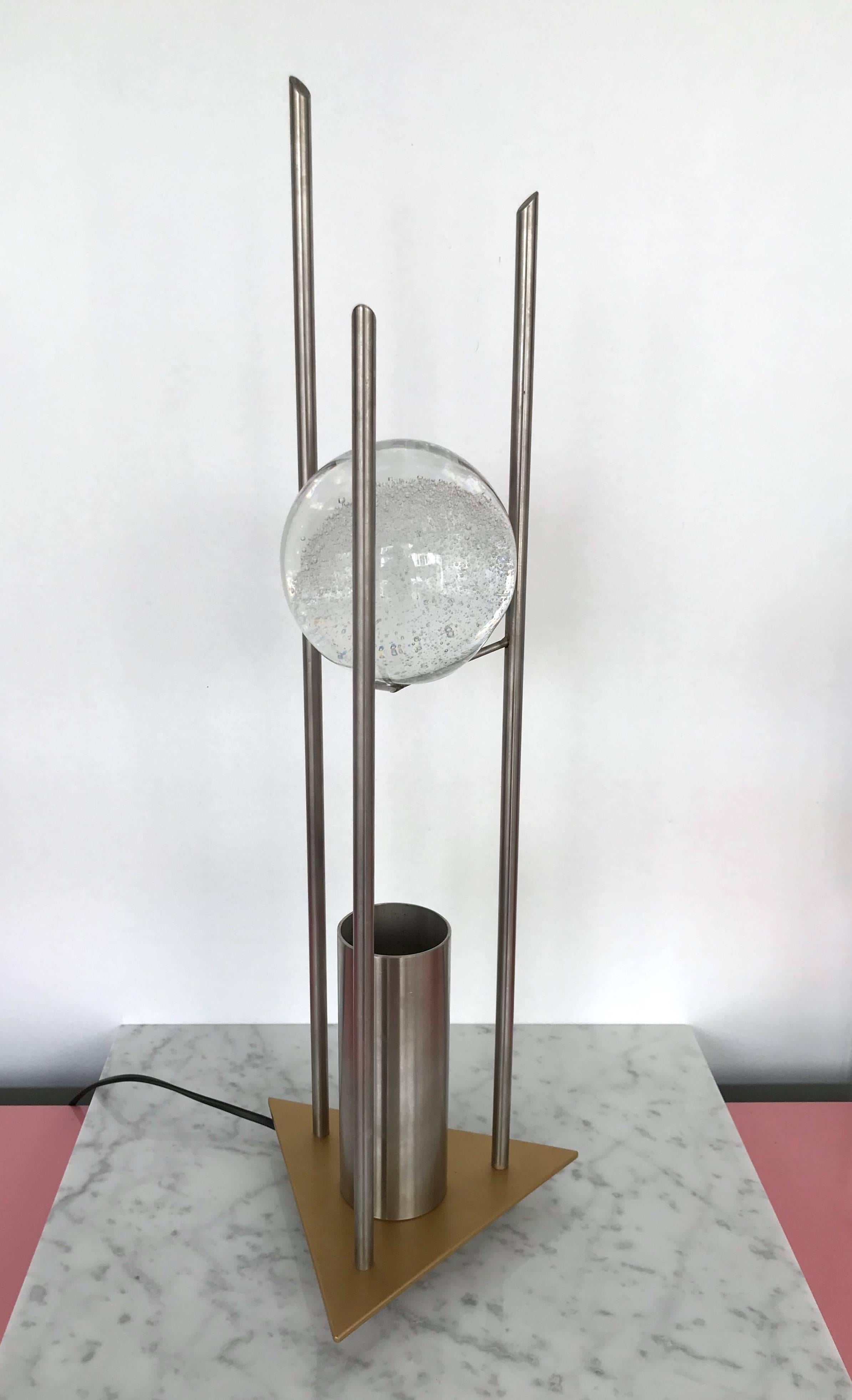 Pair of sculptural table lamps full blown bubble glass ball, stainless steel structure, gilt gold metal lacquered base. Light is diffused by the glass sphere. Sign monogram on the base RW Manufaktur, Original new old stock from the 1980s, small