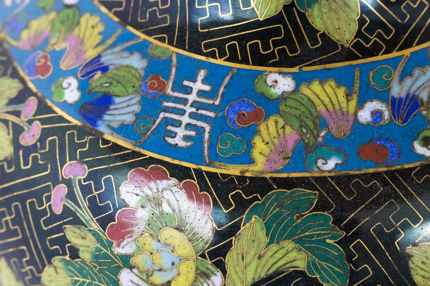Paire de lampes en émail cloisonné noir et bronze doré, datant d'environ 1880 Bon état - En vente à Saint-Ouen, FR