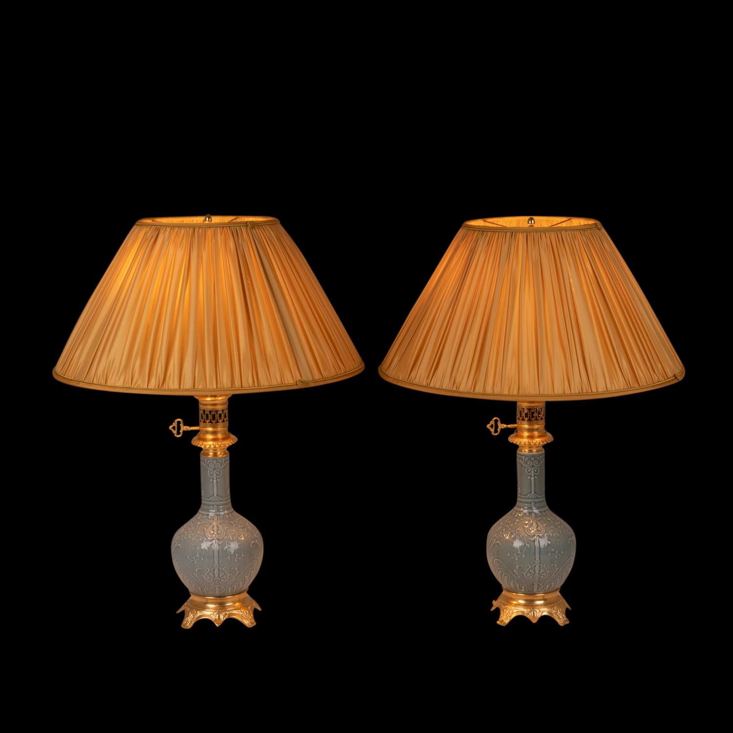 Lampenpaar aus Celadon-Porzellan und Bronze, um 1880 im Angebot 1