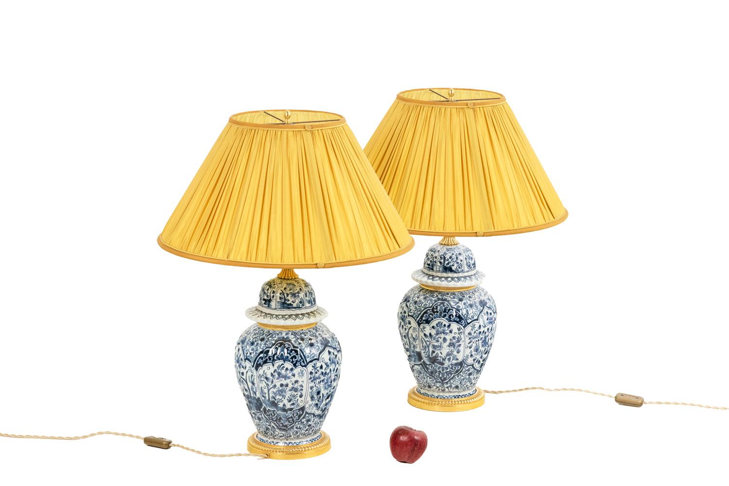 Paire de lampes du XIXe siècle avec abat-jour jaune en faïence et bronze, vers 1880 en vente 7