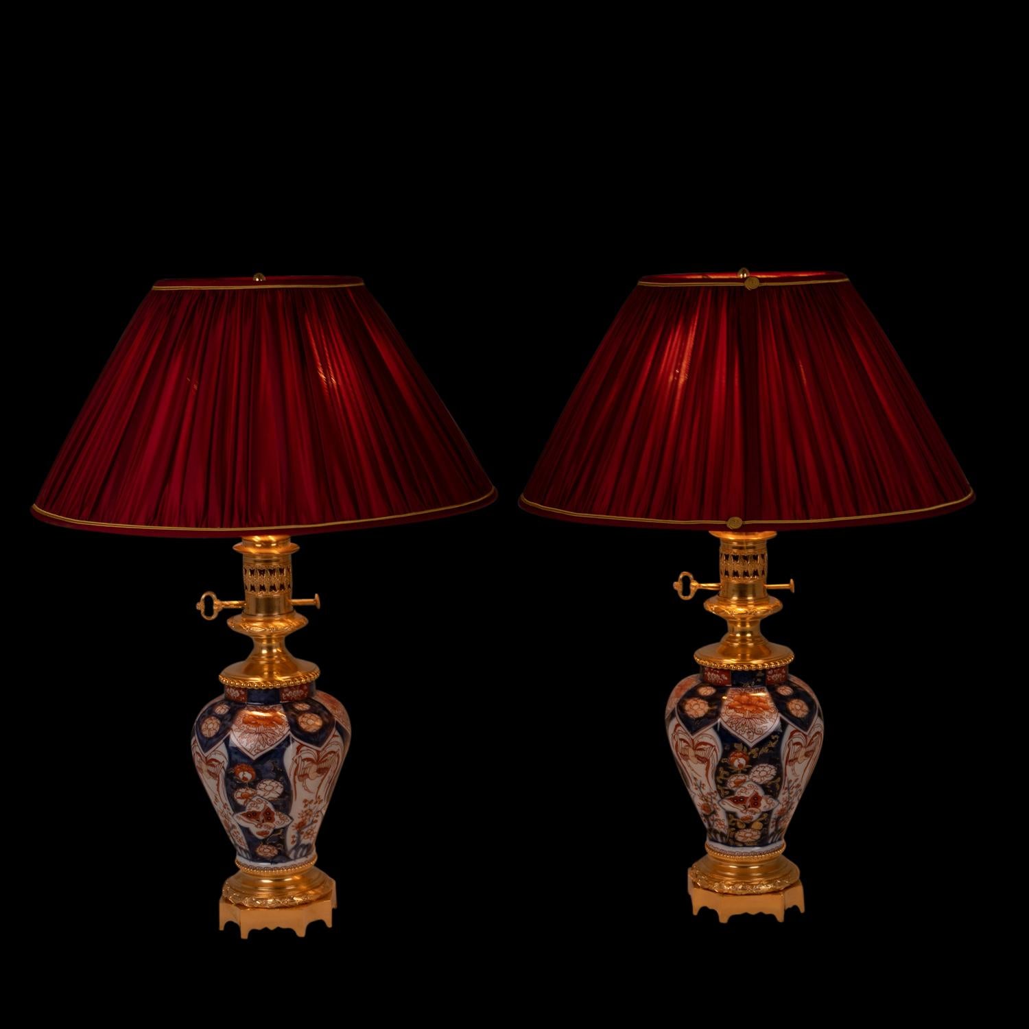 Pair of Lamps in Imari Porcelain and Bronze, circa 1880 For Sale 3