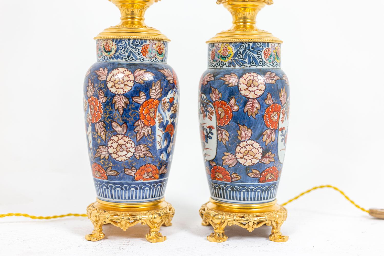 Pair of Lamps in Imari Porcelain and Gilt Bronze, circa 1880 In Excellent Condition For Sale In Saint-Ouen, FR
