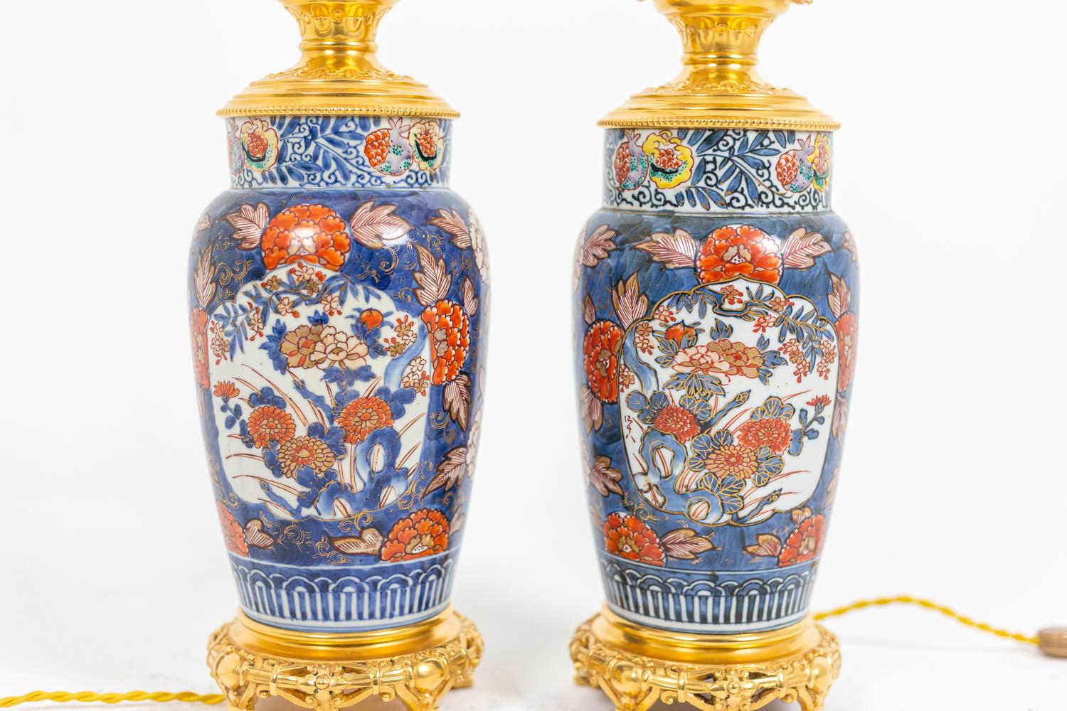19th Century Pair of Lamps in Imari Porcelain and Gilt Bronze, circa 1880 For Sale