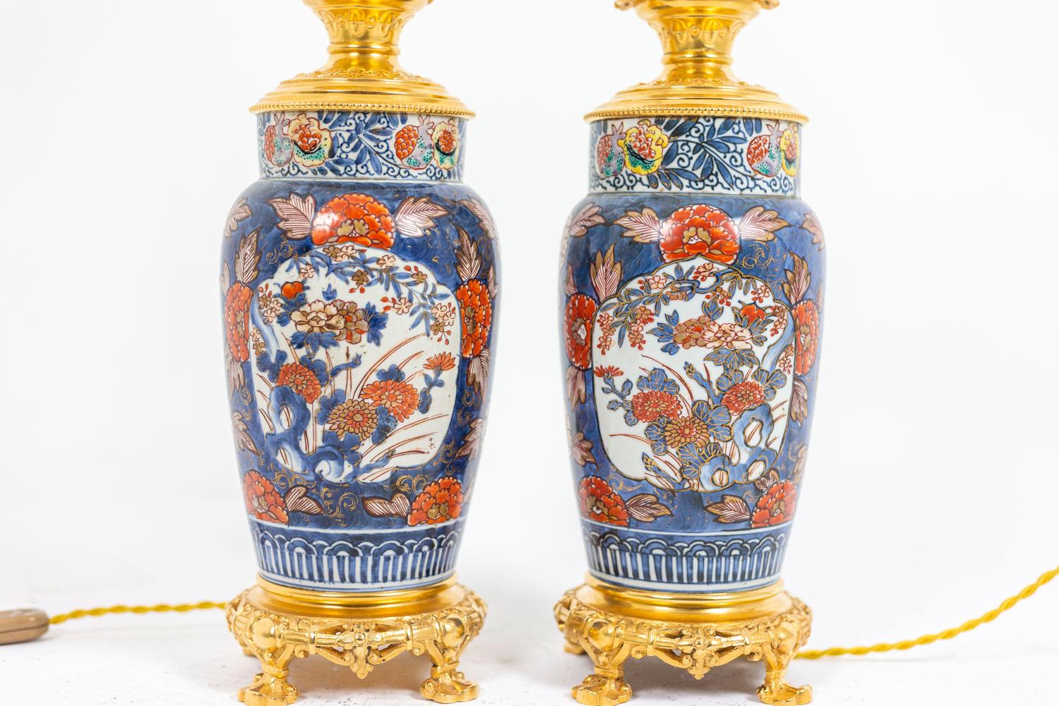 Pair of Lamps in Imari Porcelain and Gilt Bronze, circa 1880 For Sale 1