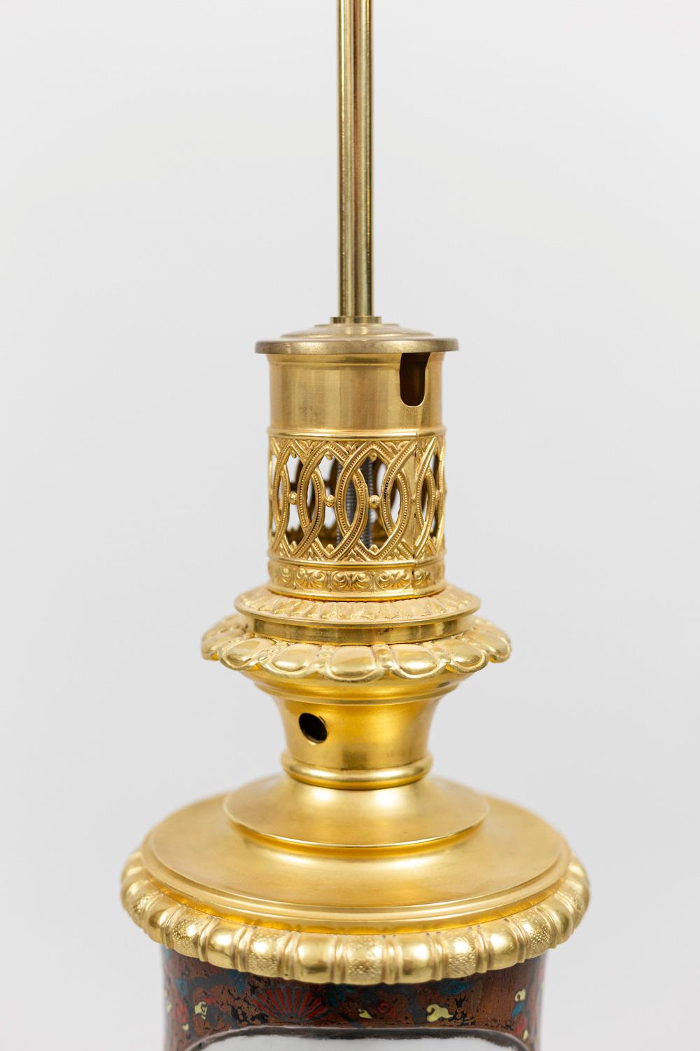 Cineserie Coppia di lampade in porcellana giapponese e bronzo dorato, 1880 circa in vendita