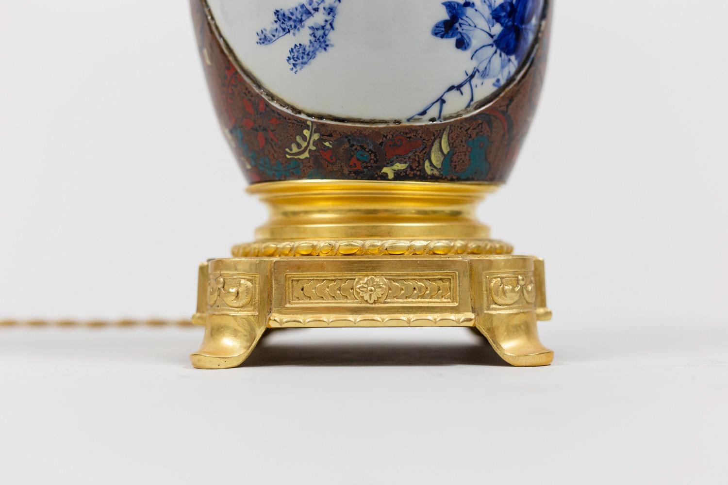 Fin du XIXe siècle Paire de lampes en porcelaine japonaise et bronze doré, vers 1880 en vente
