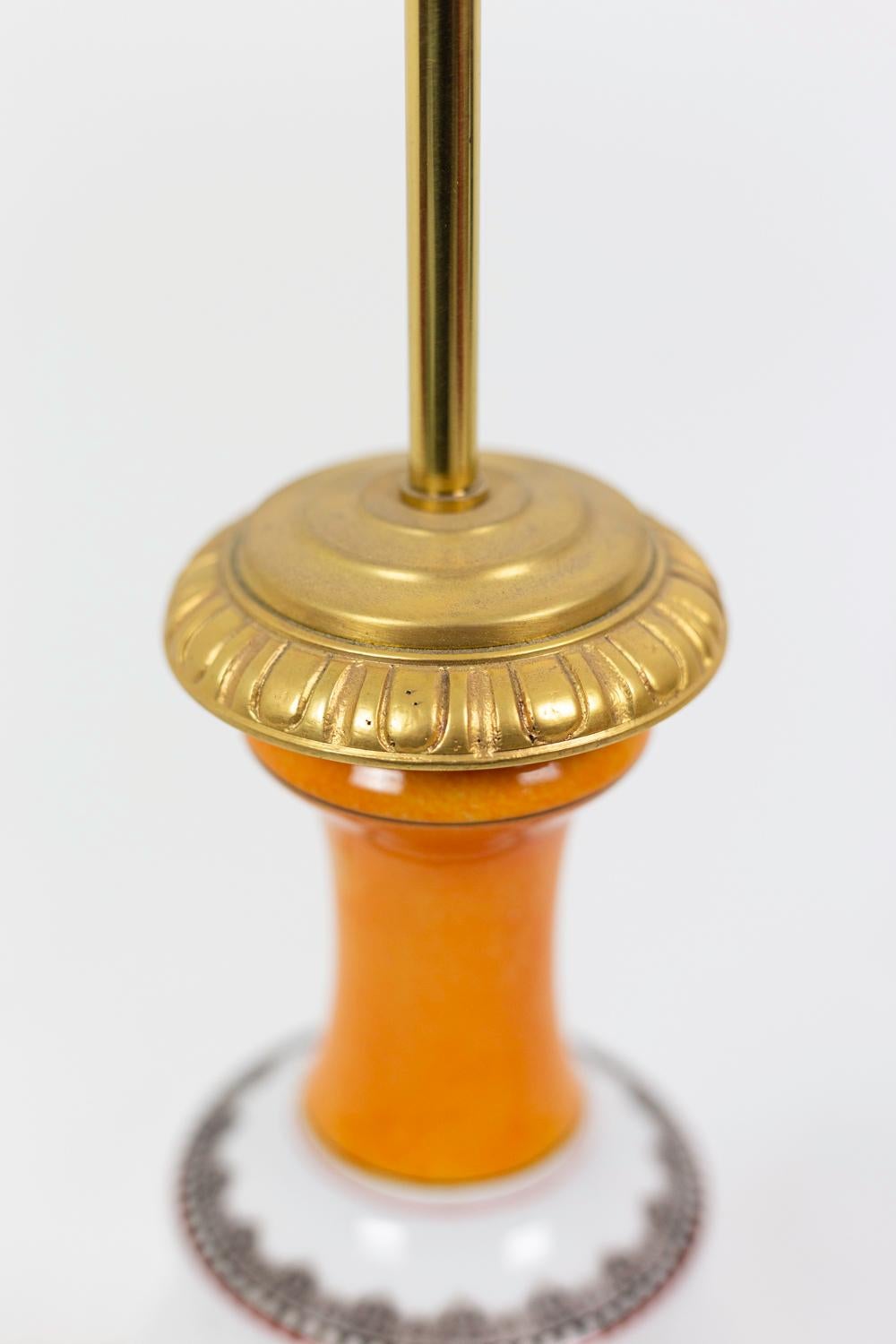 Lampenpaar aus orangefarbenem und weißem Porzellan:: um 1880 (Europäisch) im Angebot