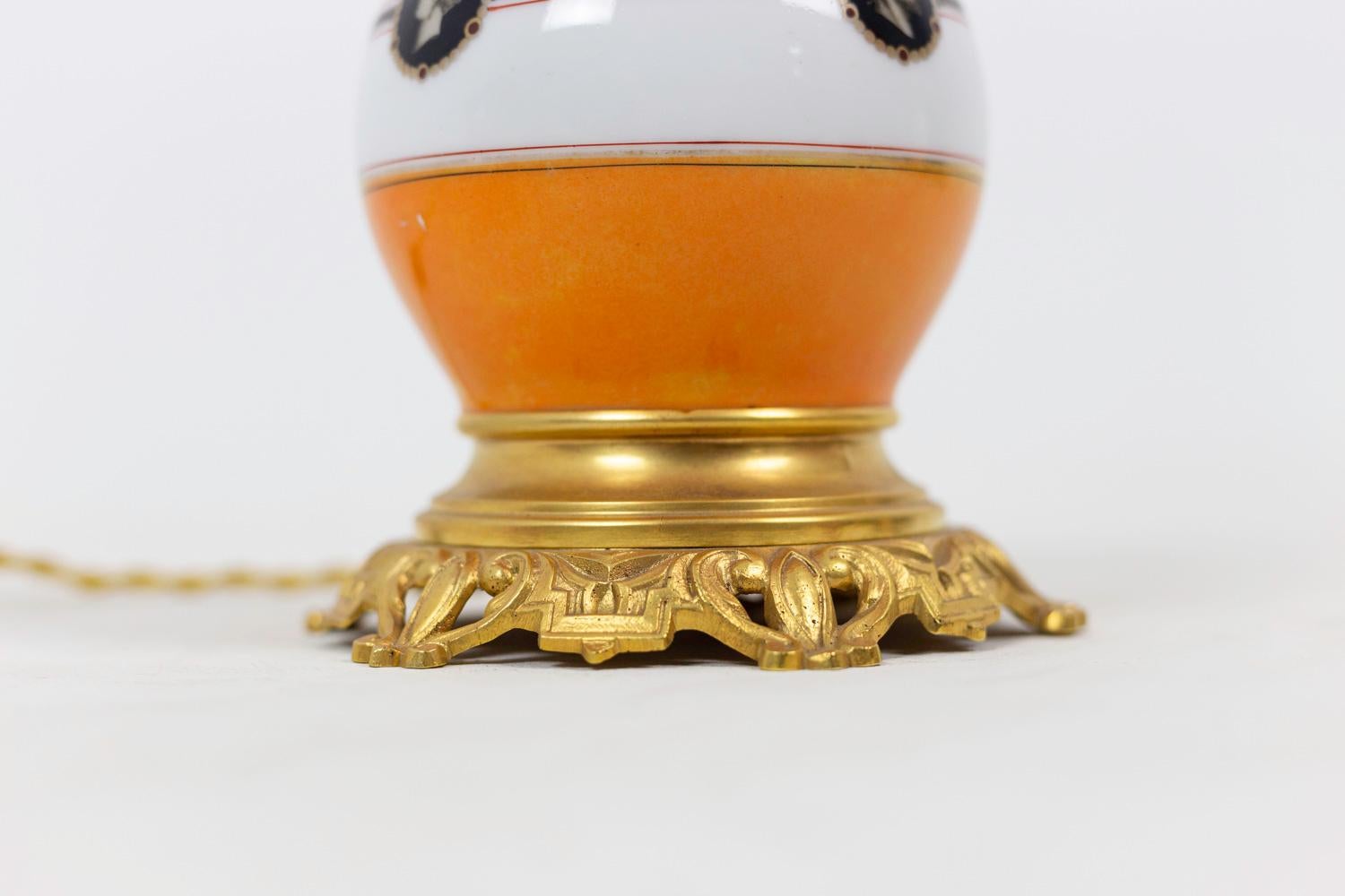 Lampenpaar aus orangefarbenem und weißem Porzellan:: um 1880 im Zustand „Gut“ im Angebot in Saint-Ouen, FR