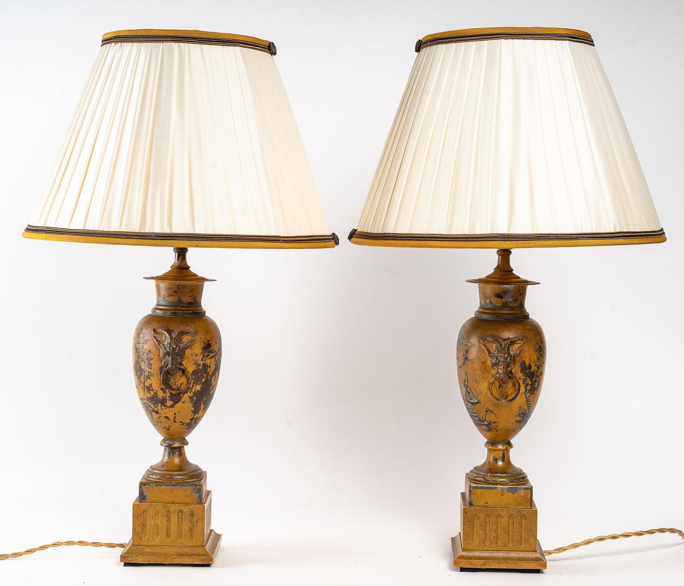 Pair of lamps in painted sheet metal, 19th century

Pair of lamps in painted sheet metal, 19th century, English work.

Measures: H: 58cm, D: 33 cm.