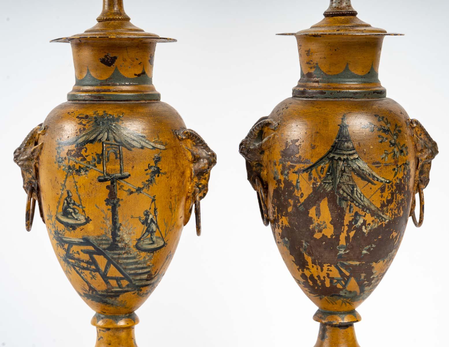 Paar Lampen aus bemaltem Blech, 19. Jahrhundert im Angebot 4