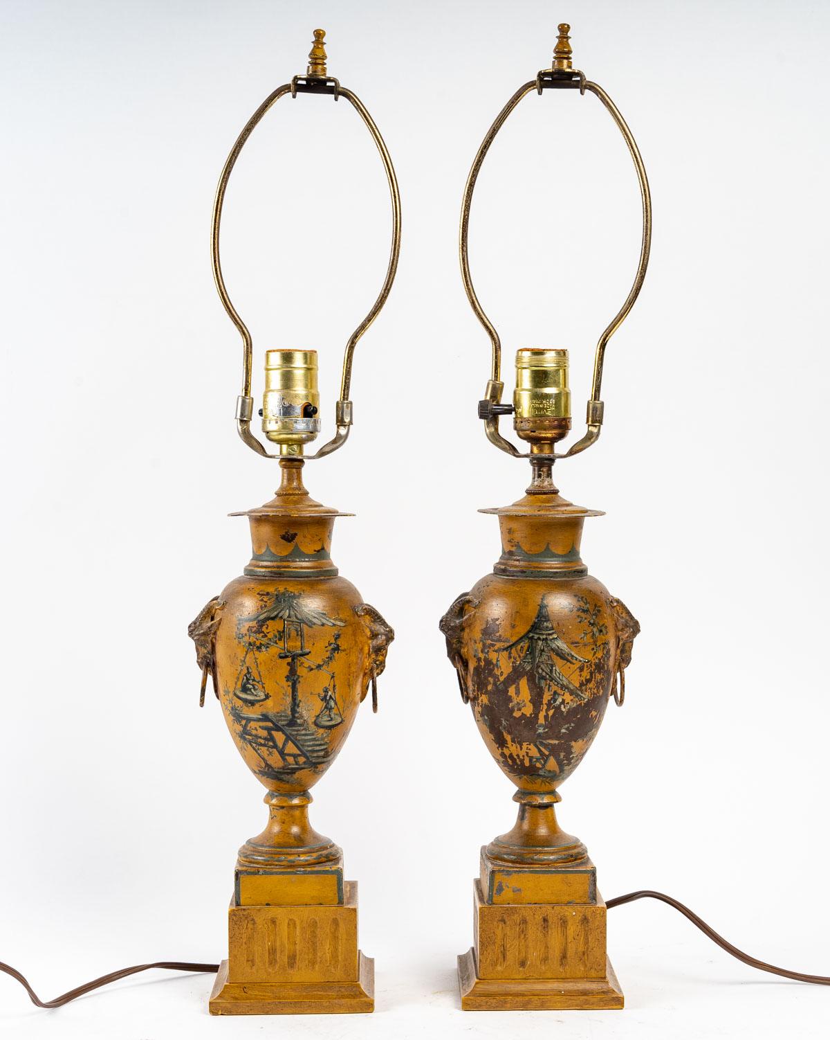 Paire de lampes en tôle peinte, 19e siècle en vente 4