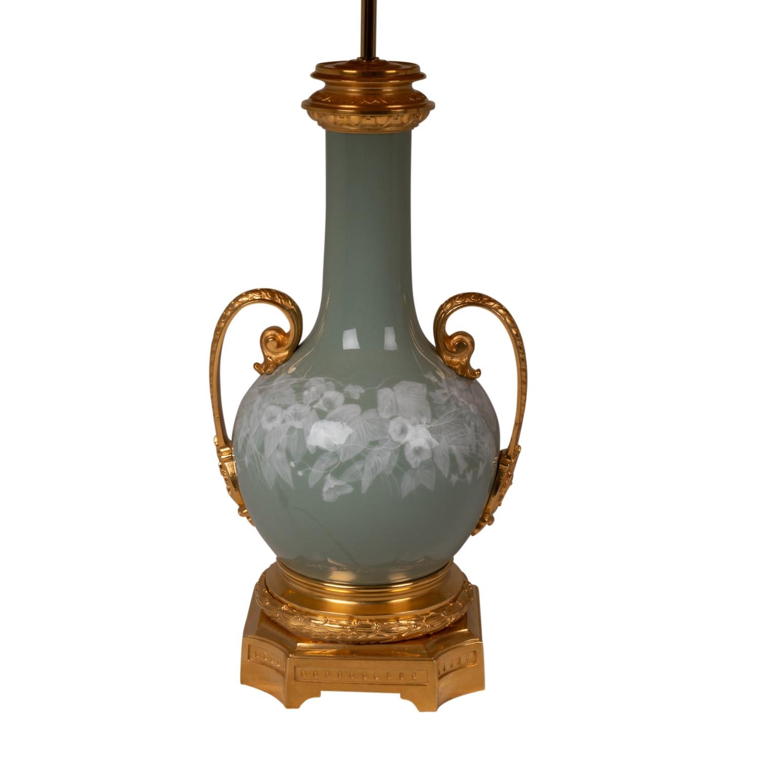 Pair of Lamps in Porcelain Celadon and Bronze, circa 1880 In Excellent Condition For Sale In Saint-Ouen, FR