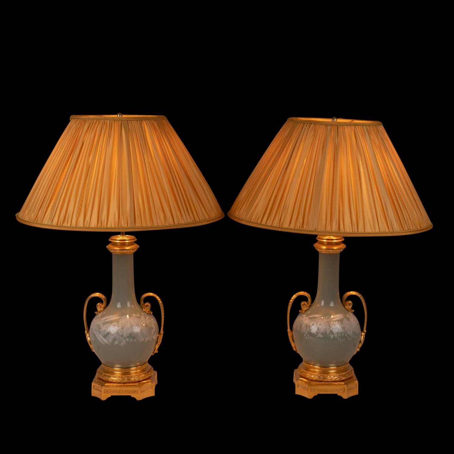Pair of Lamps in Porcelain Celadon and Bronze, circa 1880 For Sale 2