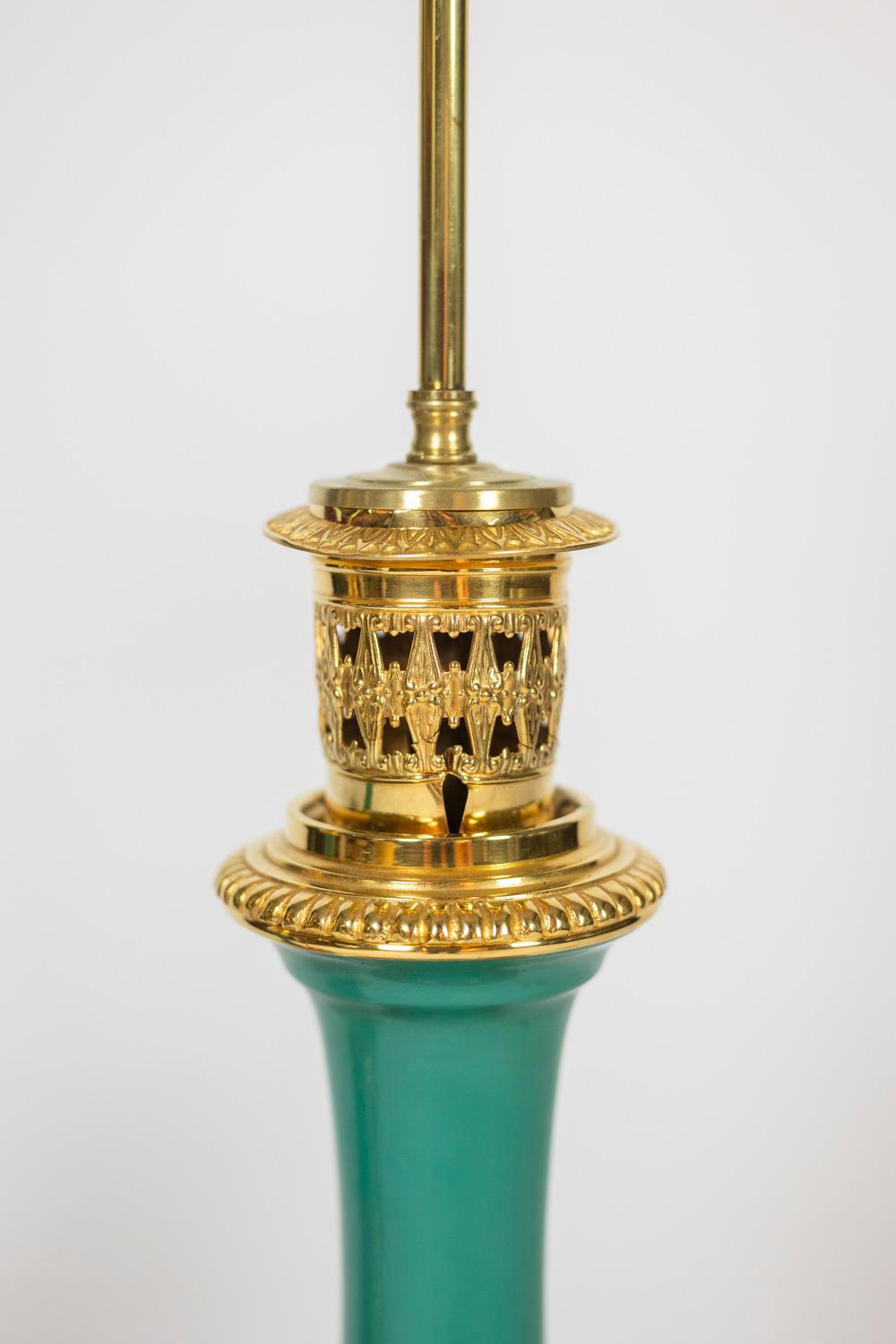 Paar Lampen aus Pariser Porzellan und vergoldeter Bronze. Circa 1850. im Angebot 3