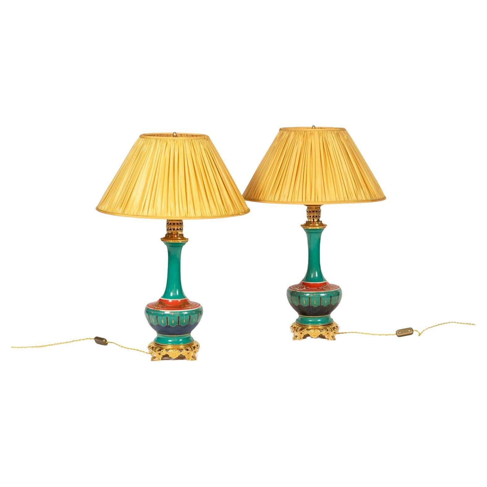 Paar Lampen aus Pariser Porzellan und vergoldeter Bronze. Circa 1850.