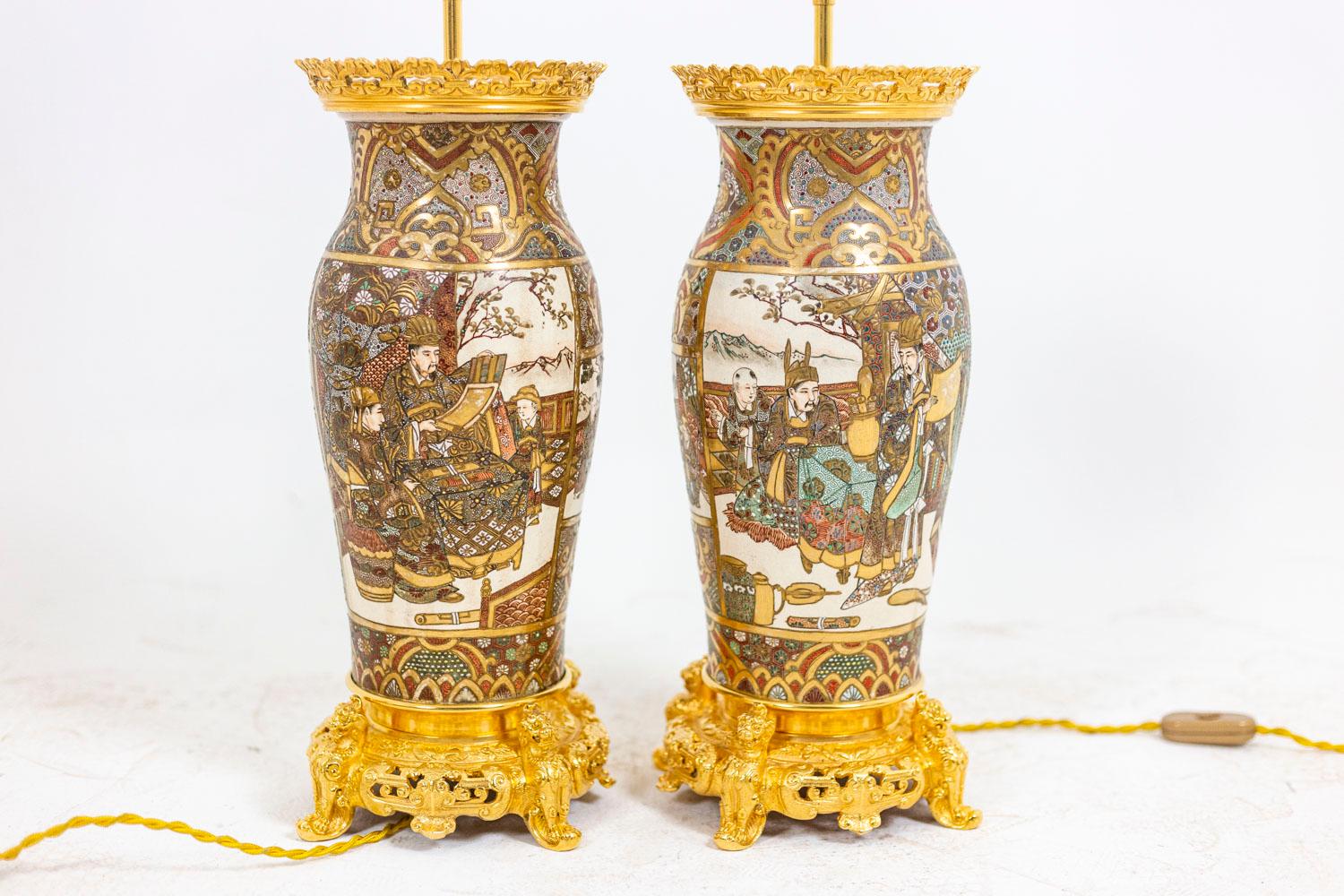 Fin du XIXe siècle Paire de lampes en faïence de Satsuma et bronze doré, datant d'environ 1880 en vente