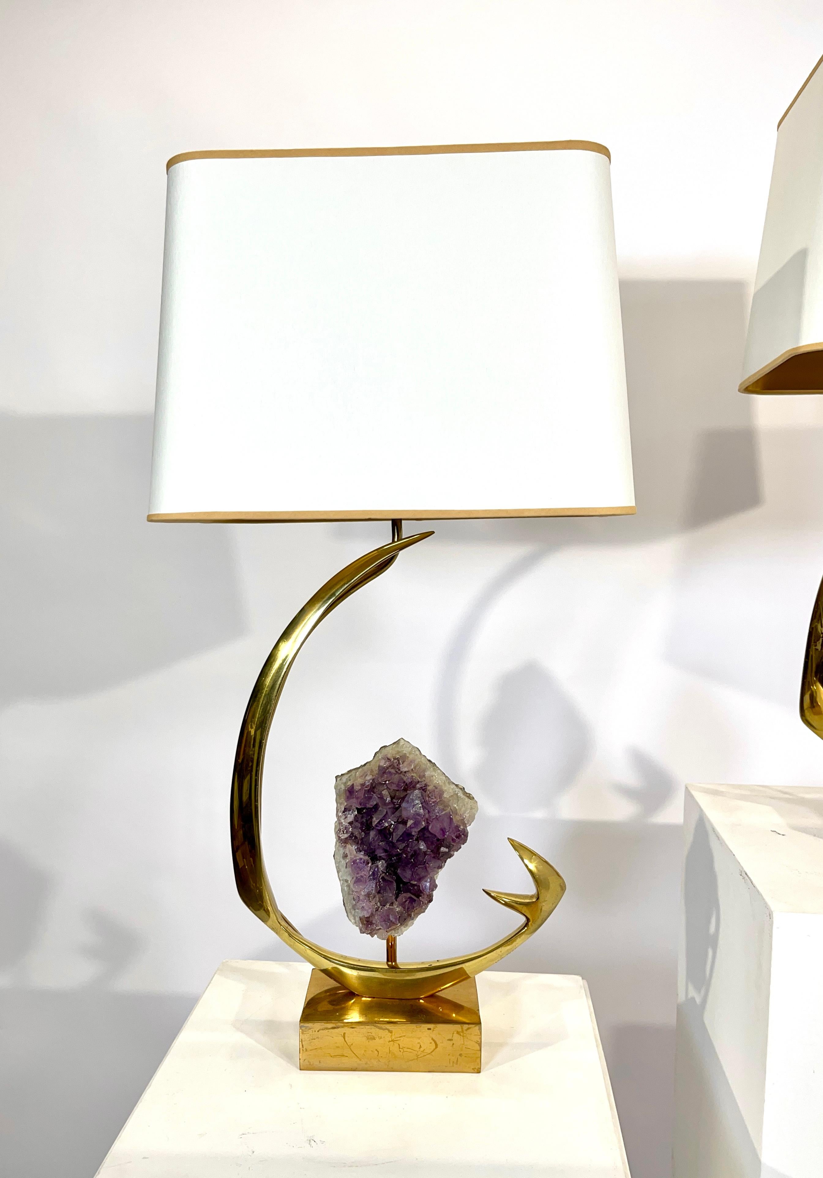 Belgian Pair of Lamps in Sculptural Brass and Amethyst by Willy Daro For Sale