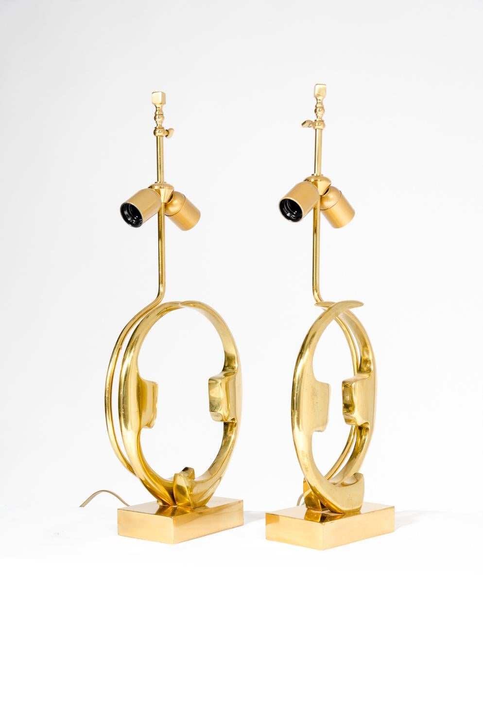 Mid-Century Modern Pair of Lamps in sculptural Brass by Willy Daro  For Sale