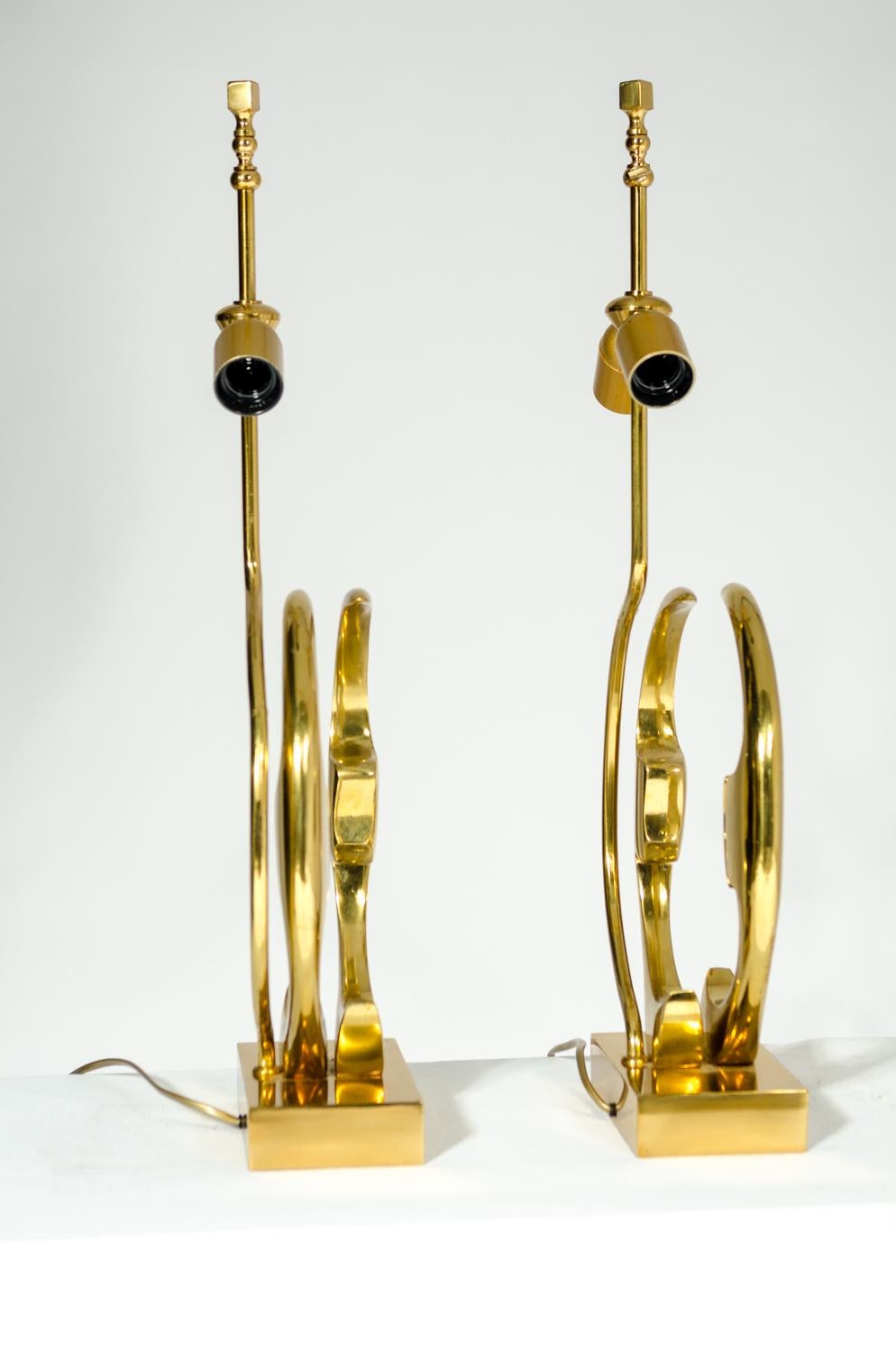 Belgian Pair of Lamps in sculptural Brass by Willy Daro  For Sale