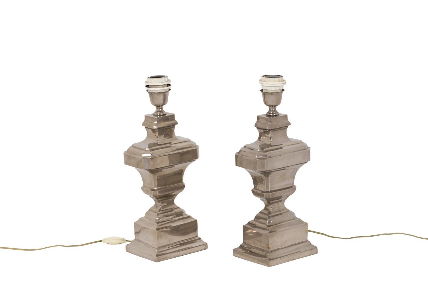 Pair of baluster shape lamps in silvered ceramic. Molded mount. Rectangular base. 

Work realized in the 1970s. 

Small lacks due to time and use.
 