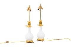 Paire de lampes en porcelaine blanche et bronze, datant d'environ 1880