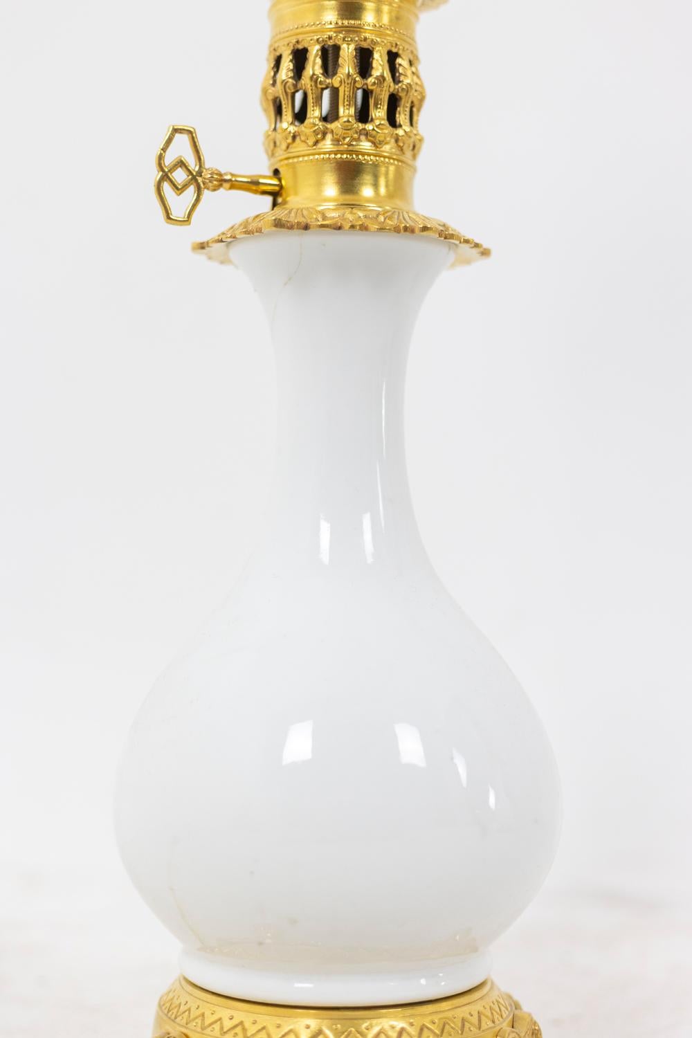 Pair of Lamps in White Porcelain and Bronze, circa 1880 For Sale 1