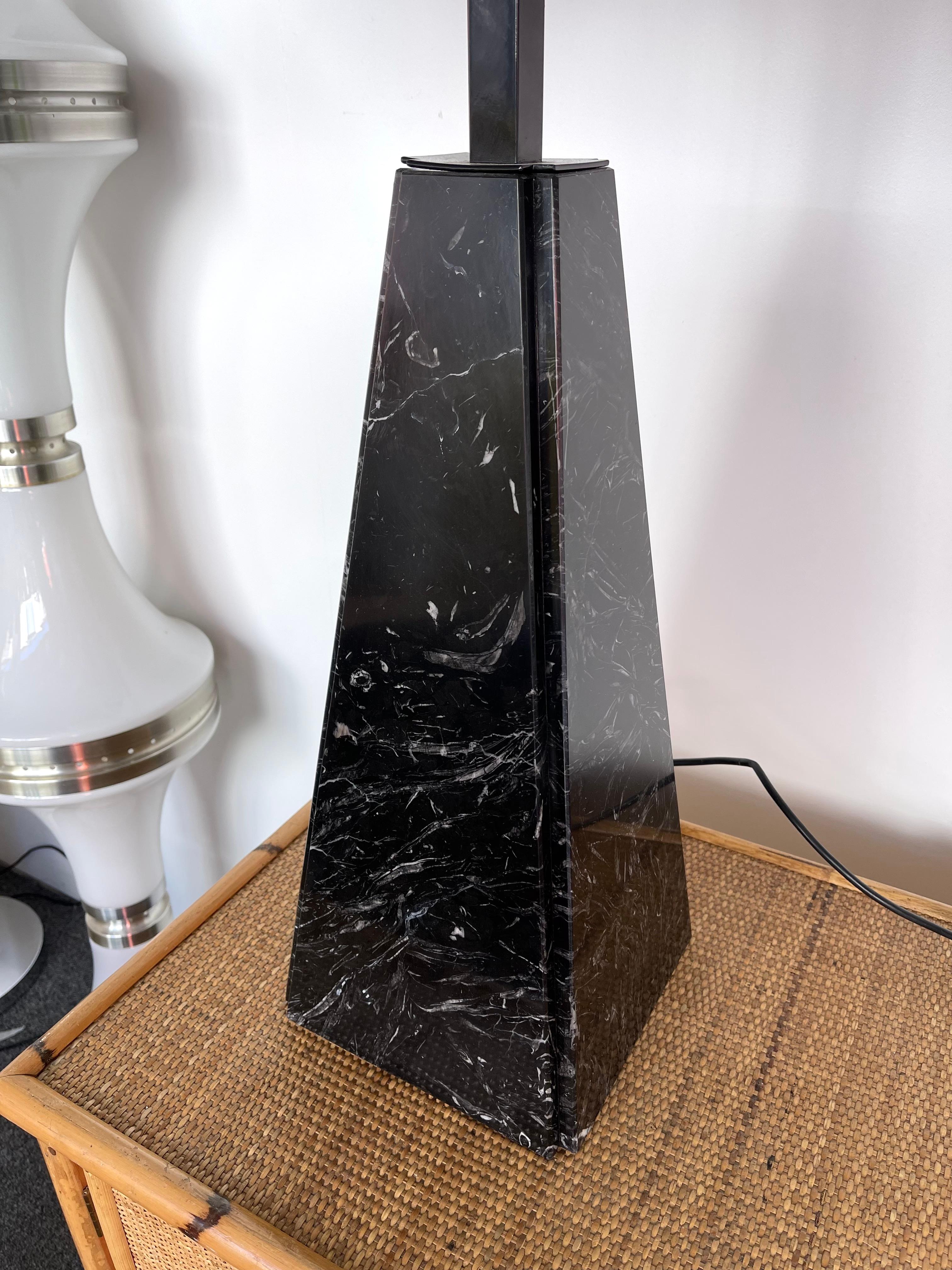 Mid-Century Modern Space Age Art Deco style Memphis Large Tall pair of table or bedside lamps in black marble, black lacquered metal and white lucite perspex methacrylate. Model Abat Jour by the italian designer Cini Boeri for the editor Tronconi.