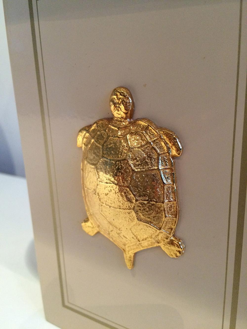 Pair of Lamps with Gild Turtles Ornaments, circa 1970 In Good Condition For Sale In Marcq-en-Barœul, Hauts-de-France