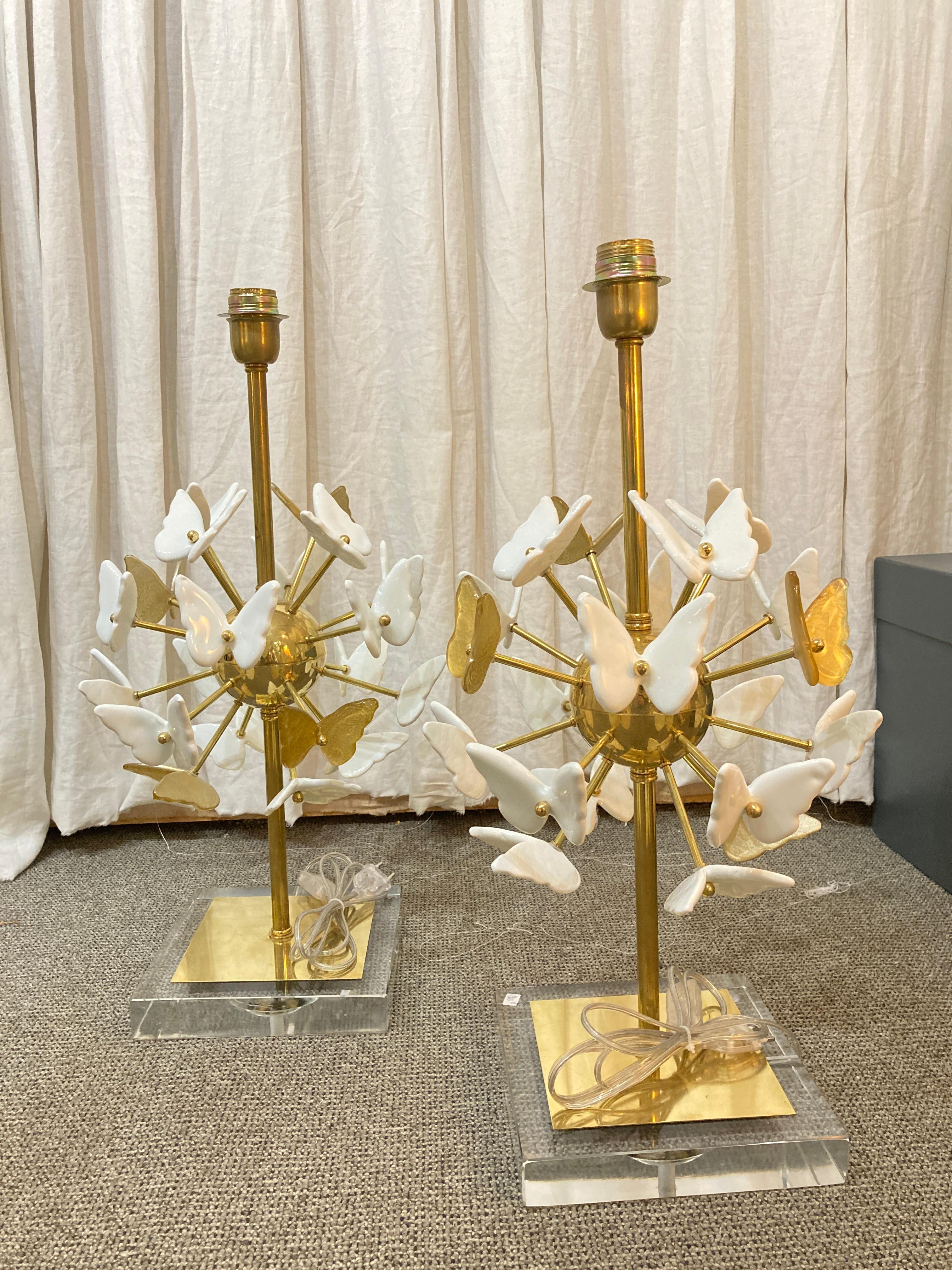 Paar von  Lampen mit Schmetterlingen aus Murano-Glas im Angebot 4