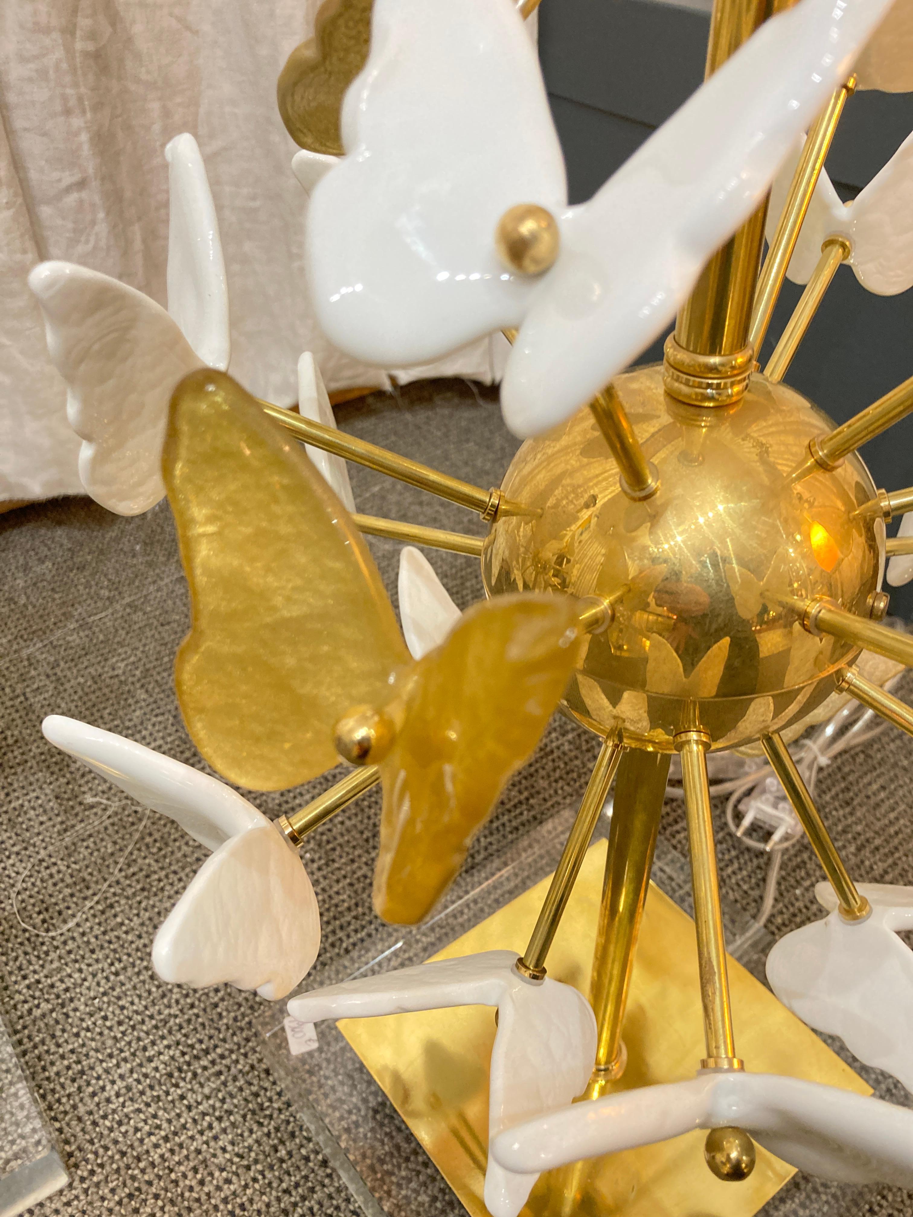Pair of  lamps with Murano glass butterflies  In Good Condition For Sale In Bois-Colombes, FR