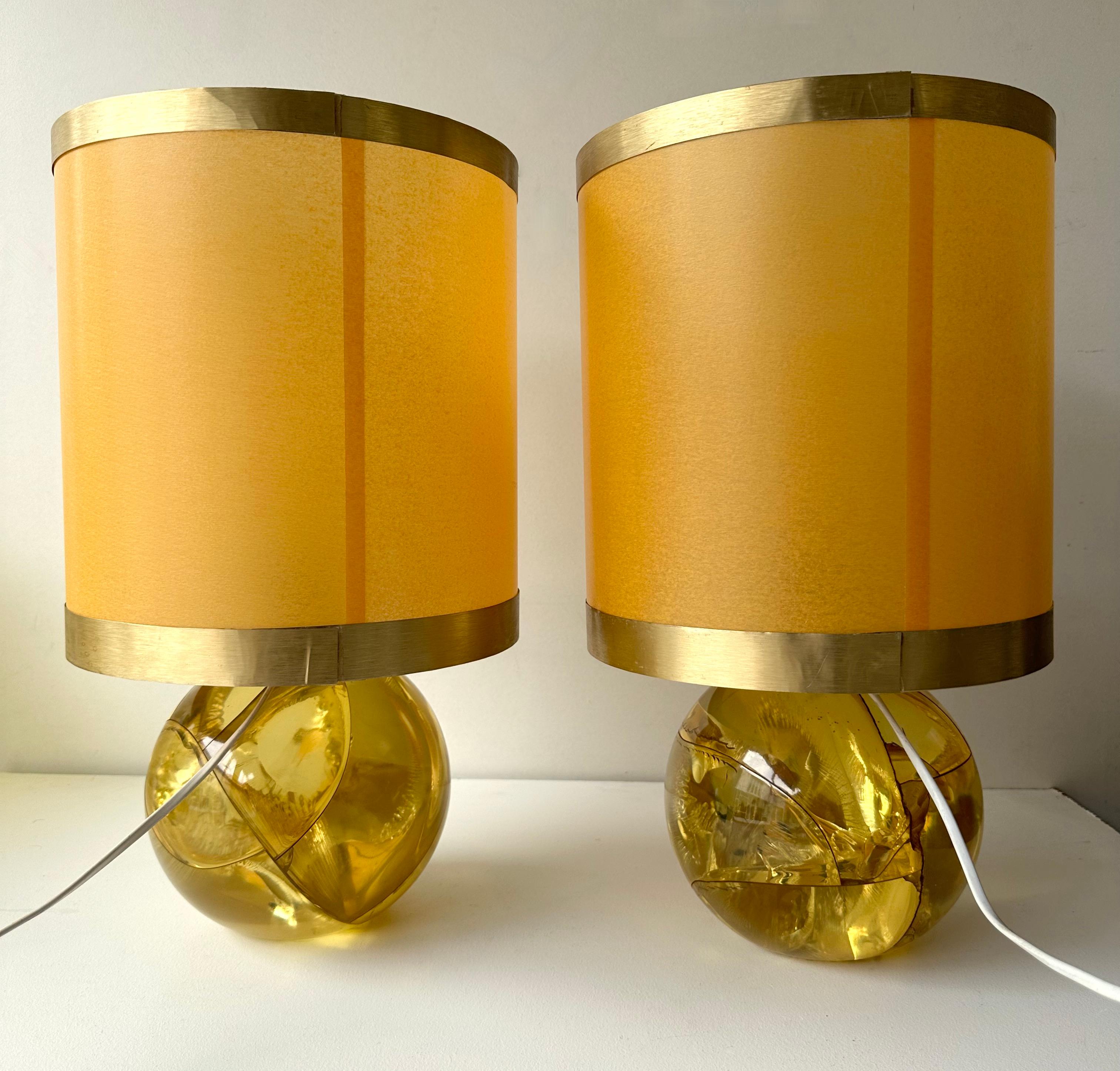 Paire de lampes en résine fractale jaune par François Godebski , France, années 1970 en vente 5