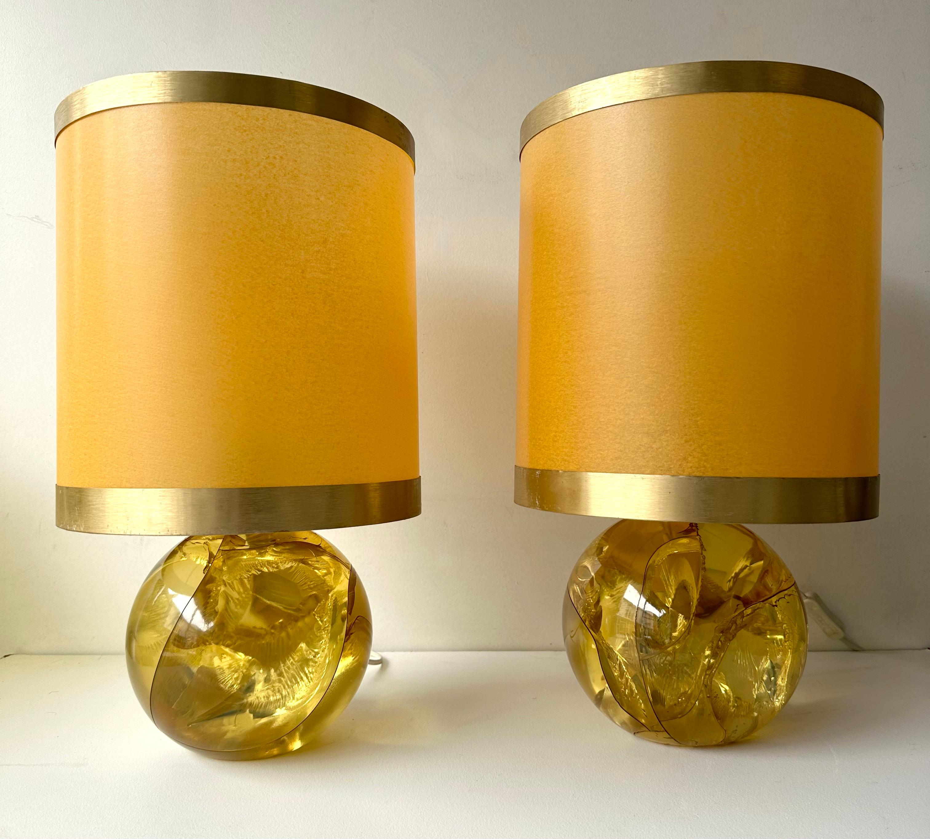 Mid-Century Modern Paire de lampes en résine fractale jaune par François Godebski , France, années 1970 en vente