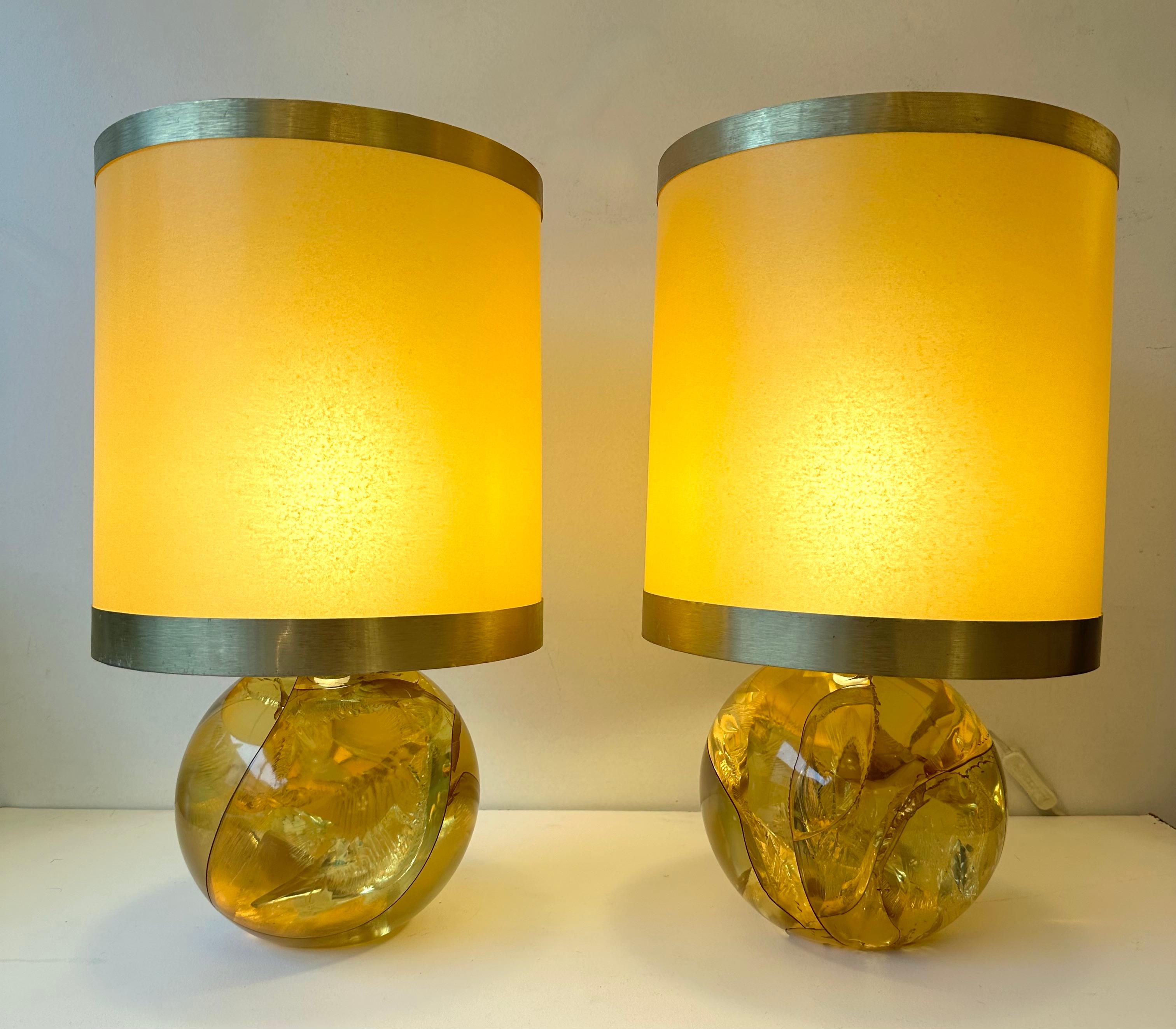Fin du 20e siècle Paire de lampes en résine fractale jaune par François Godebski , France, années 1970 en vente