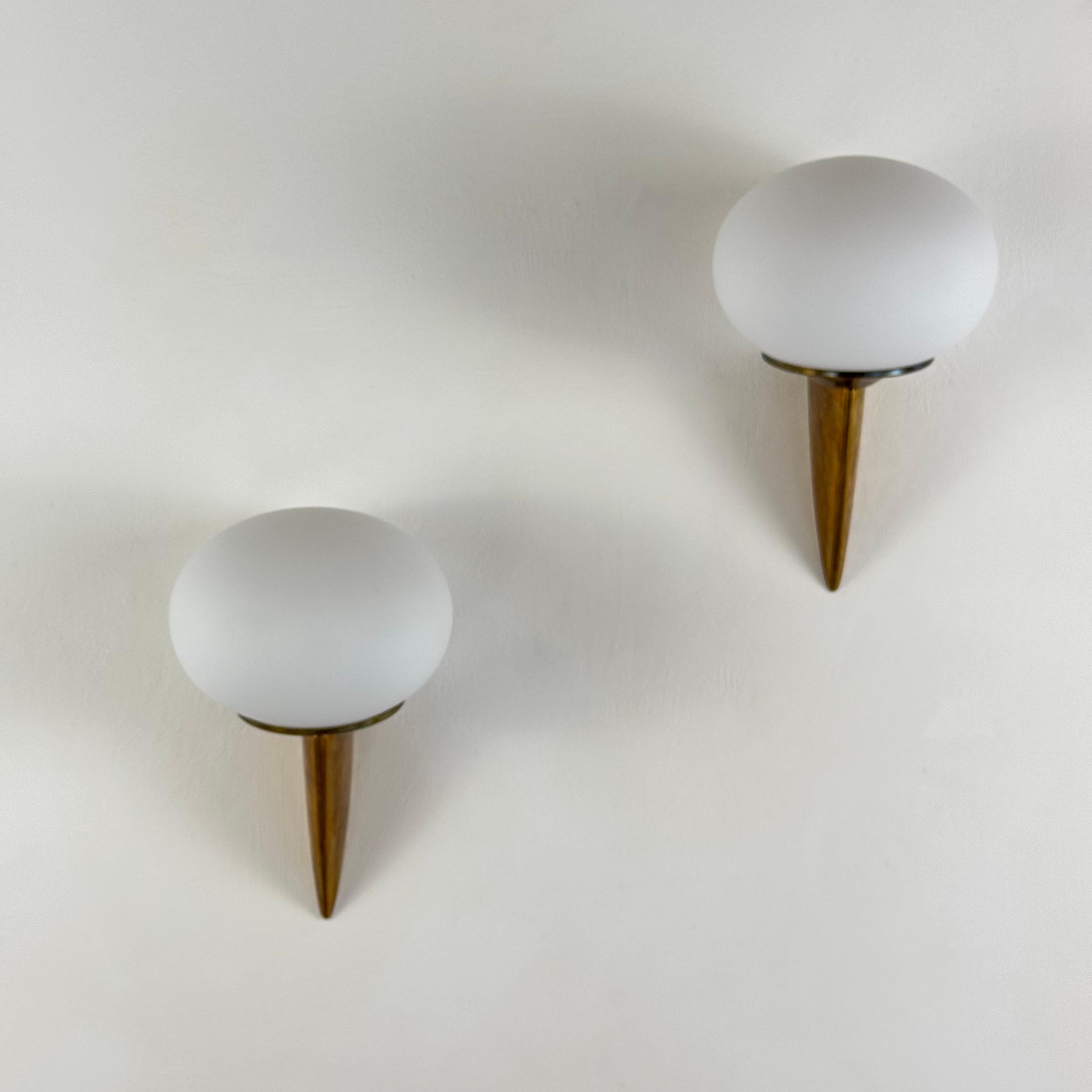 Mid-Century Modern Paire d'appliques murales 