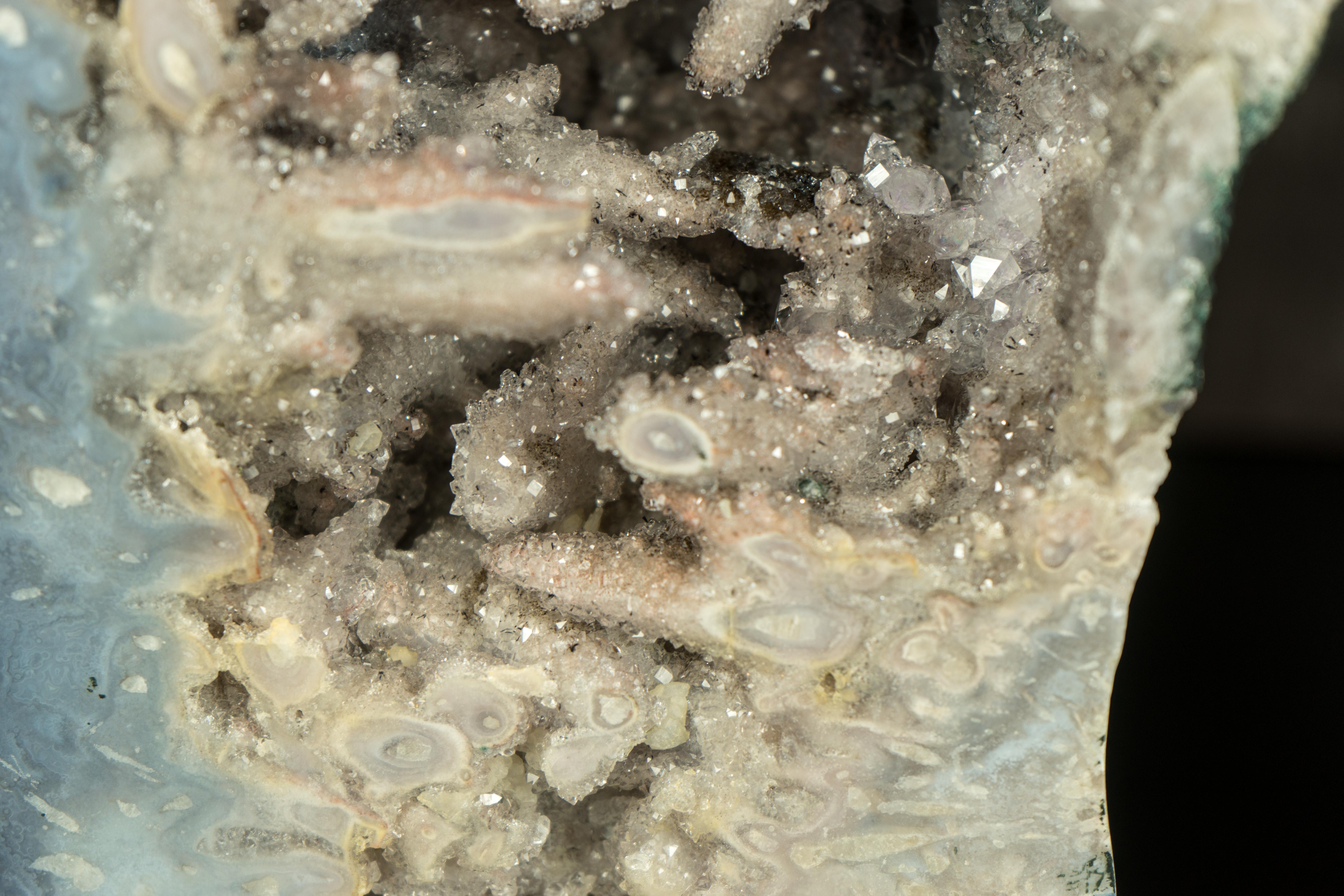 Paire de géodes en agate bleue des mers avec quartz de cristal ps. d'après Anhydrite en vente 3