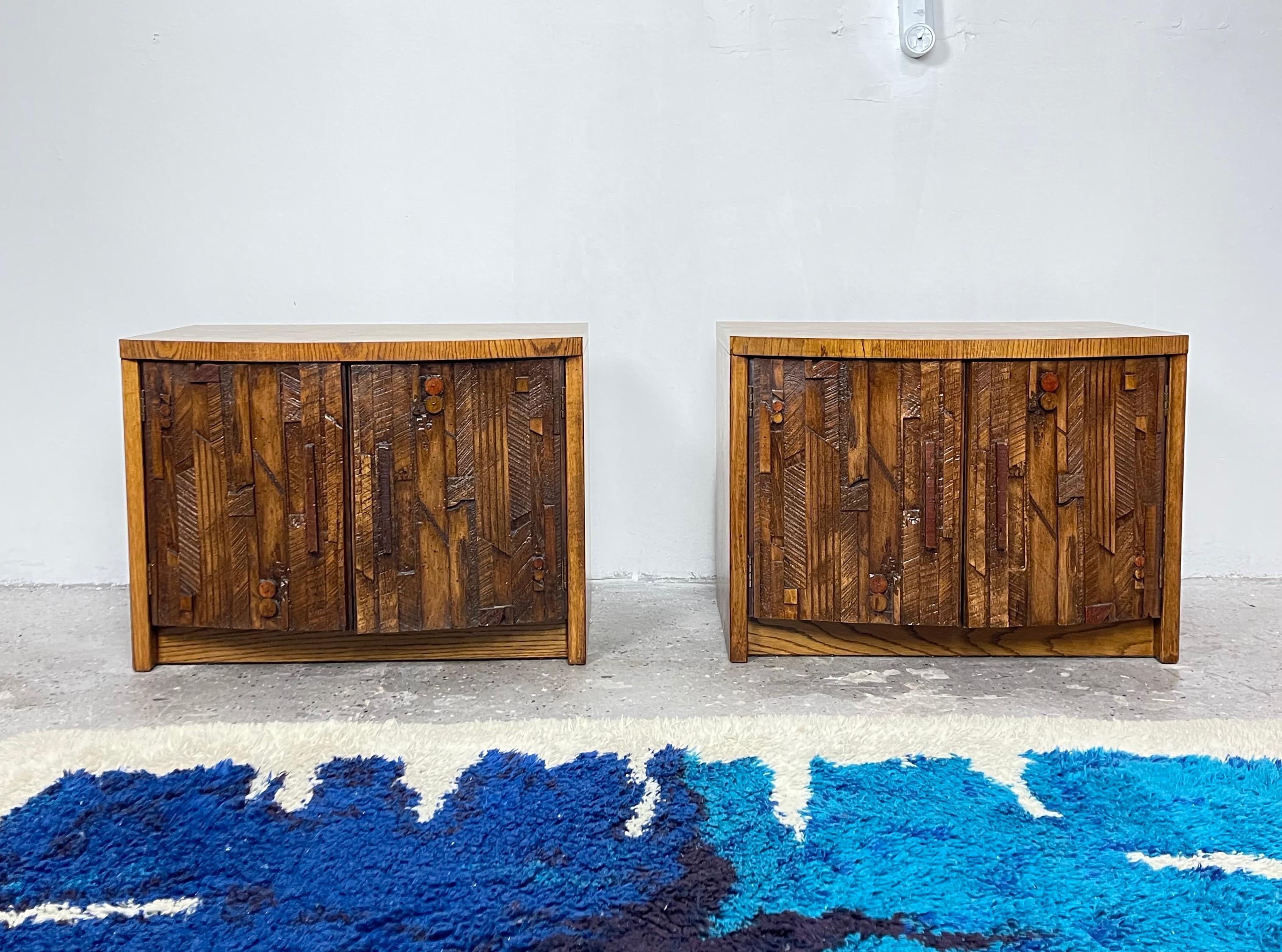 Beautiful Lane Pueblo Mosaic pair of nightstands in excellent vintage condition. Brutalist Style by Lane reminiscent of Designer Paul Evans. Amazing condition. Examine pictures for complete details. 

Measures 22