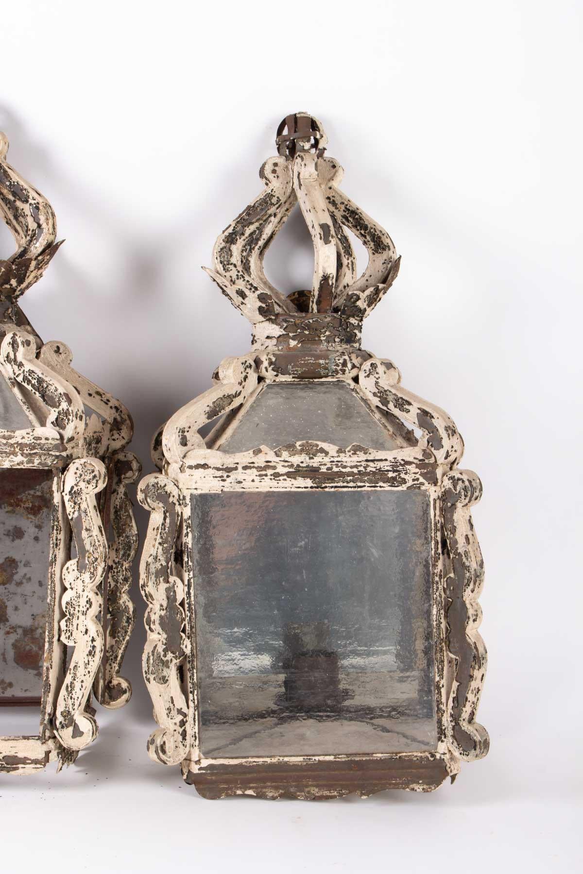 Louis XV Lanterns in Painted Plate Antiquity from the Beginning of the 20th Century, Pair