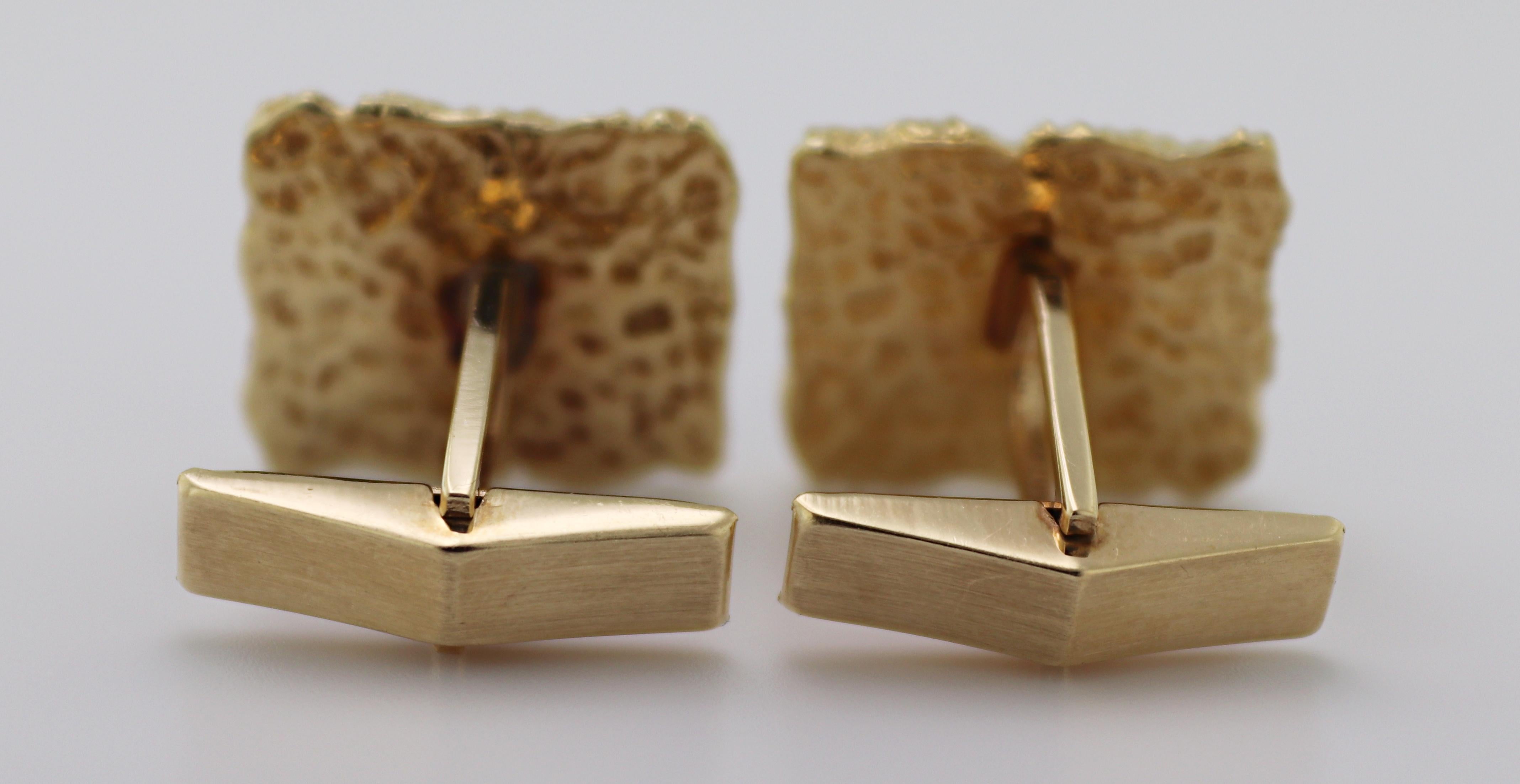 Artisan Pair of Lapis Lazuli, 14K Yellow Gold Cufflinks For Sale