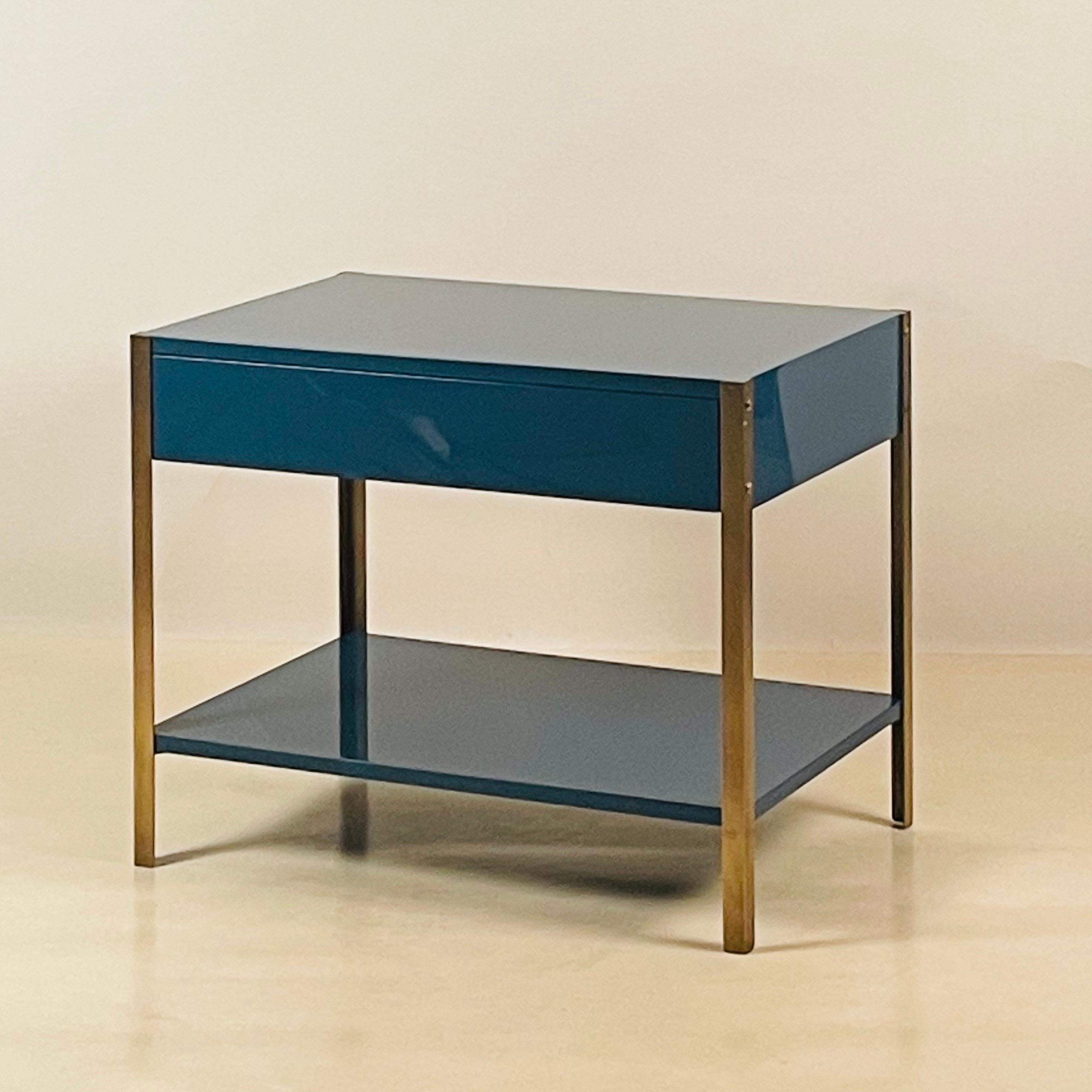 French Pair of 'Laque' Custom Lacquer and Brushed Brass Nightstands by Design Frères For Sale