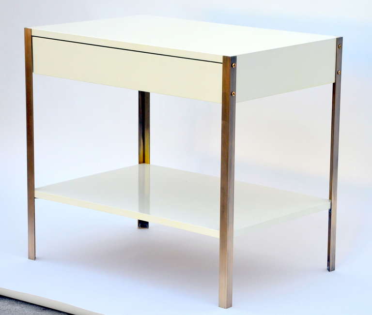 Minimalist Pair of 'Laque' Ivory Lacquer and Brass Night Stands by Design Frères For Sale