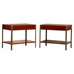 Paire de tables de nuit 'Laque' en laiton et laque oxblood par Design Frères