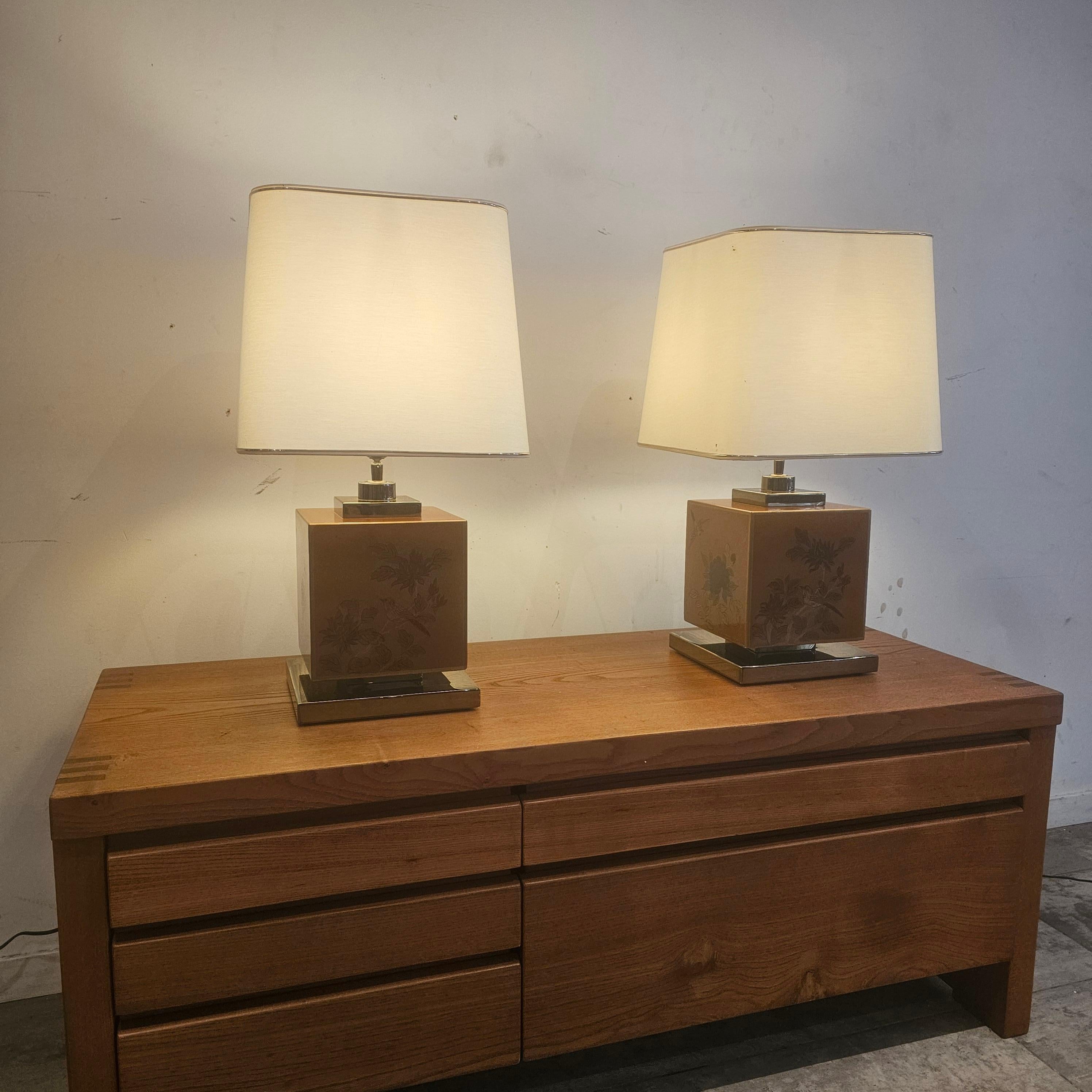 Pareja de Lámparas Laqueadas Estilo Chinoiserie Años 70, Francia Moderno de mediados de siglo en venta