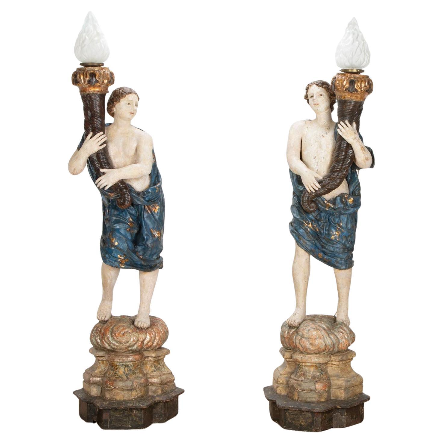 Paar große italienische Fackel-Stehlampen mit polychromer Figur aus dem 17. Jahrhundert