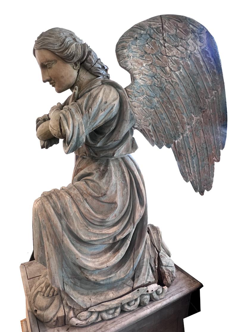 Pair of Large 18th Century Hand Carved Angel Statues For Sale 3